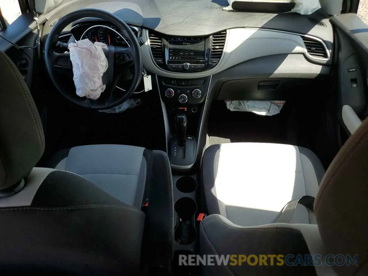8 Photograph of a damaged car 3GNCJKSB1KL252552 CHEVROLET TRAX 2019