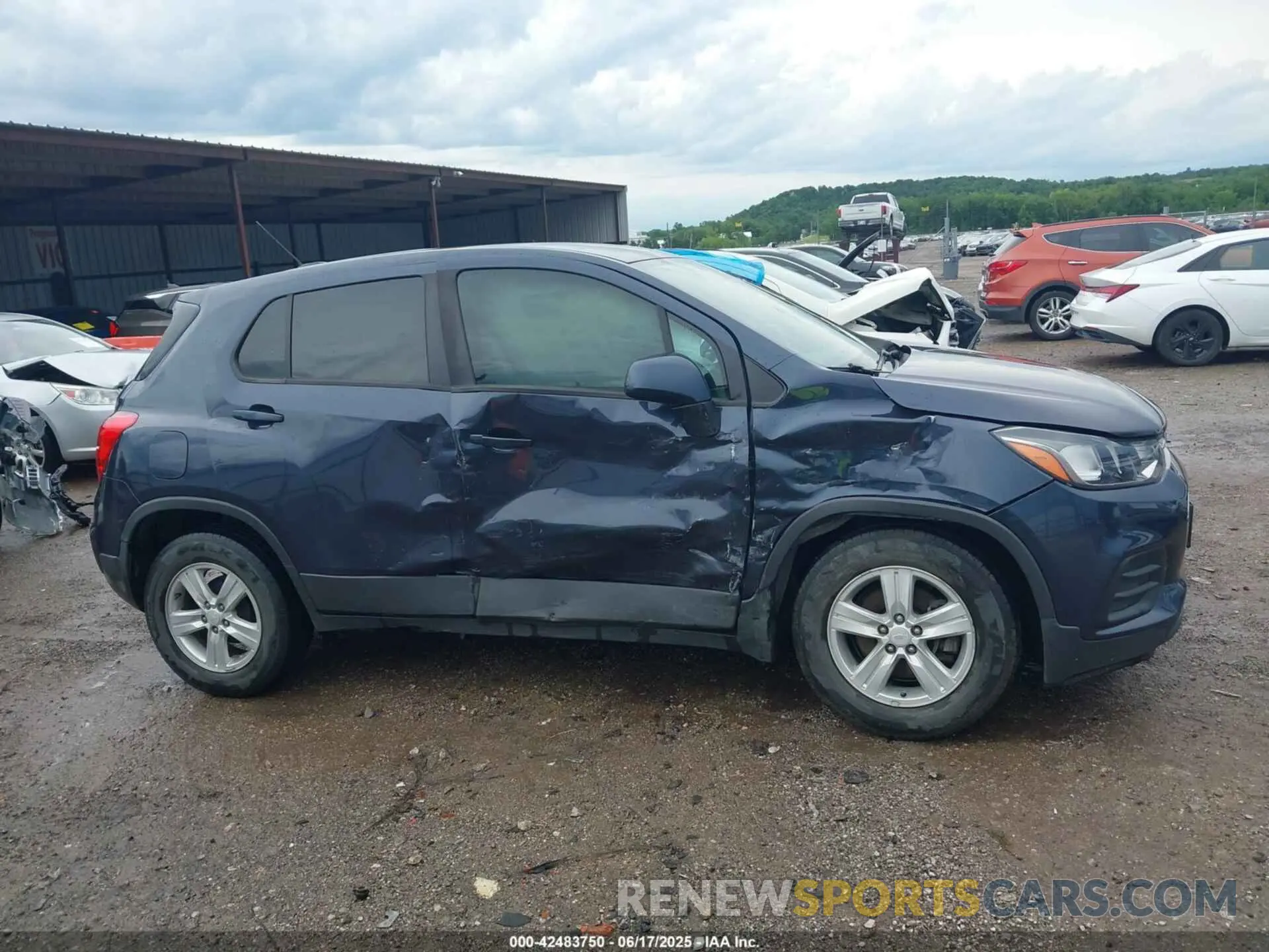 13 Photograph of a damaged car 3GNCJKSB1KL261154 CHEVROLET TRAX 2019