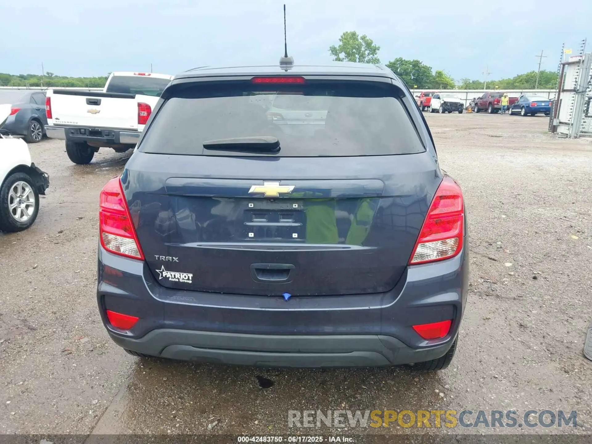 16 Photograph of a damaged car 3GNCJKSB1KL261154 CHEVROLET TRAX 2019