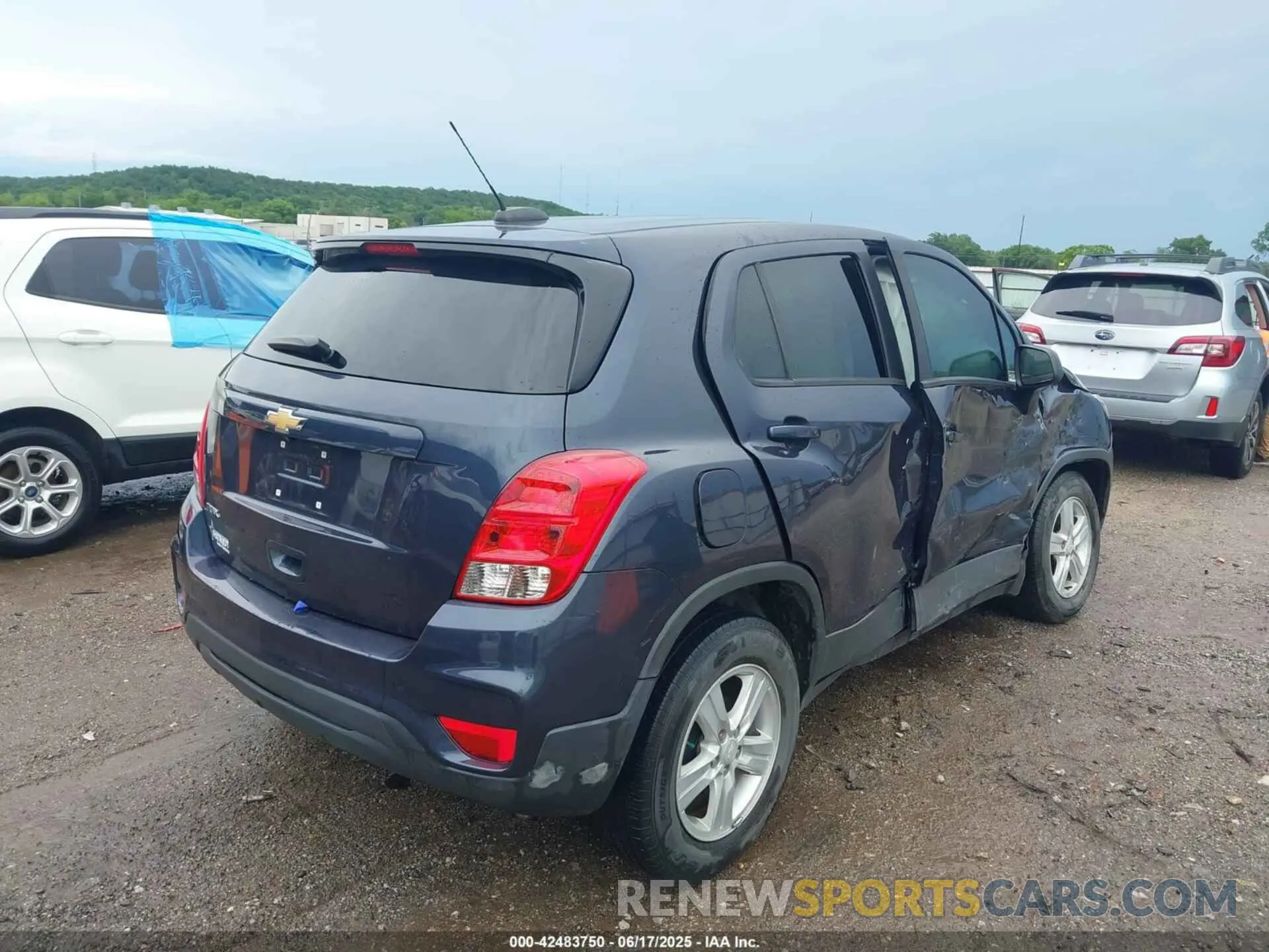 4 Photograph of a damaged car 3GNCJKSB1KL261154 CHEVROLET TRAX 2019