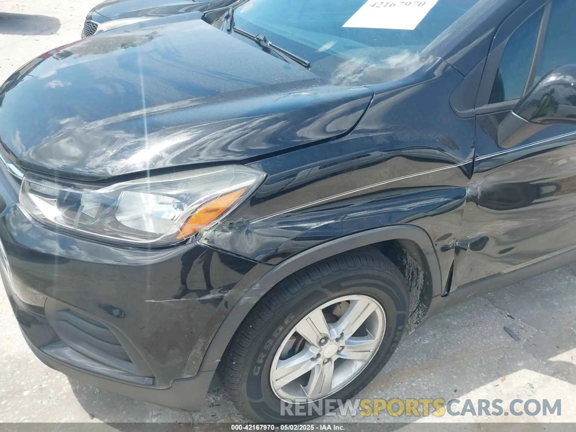 17 Photograph of a damaged car 3GNCJKSB1KL274552 CHEVROLET TRAX 2019