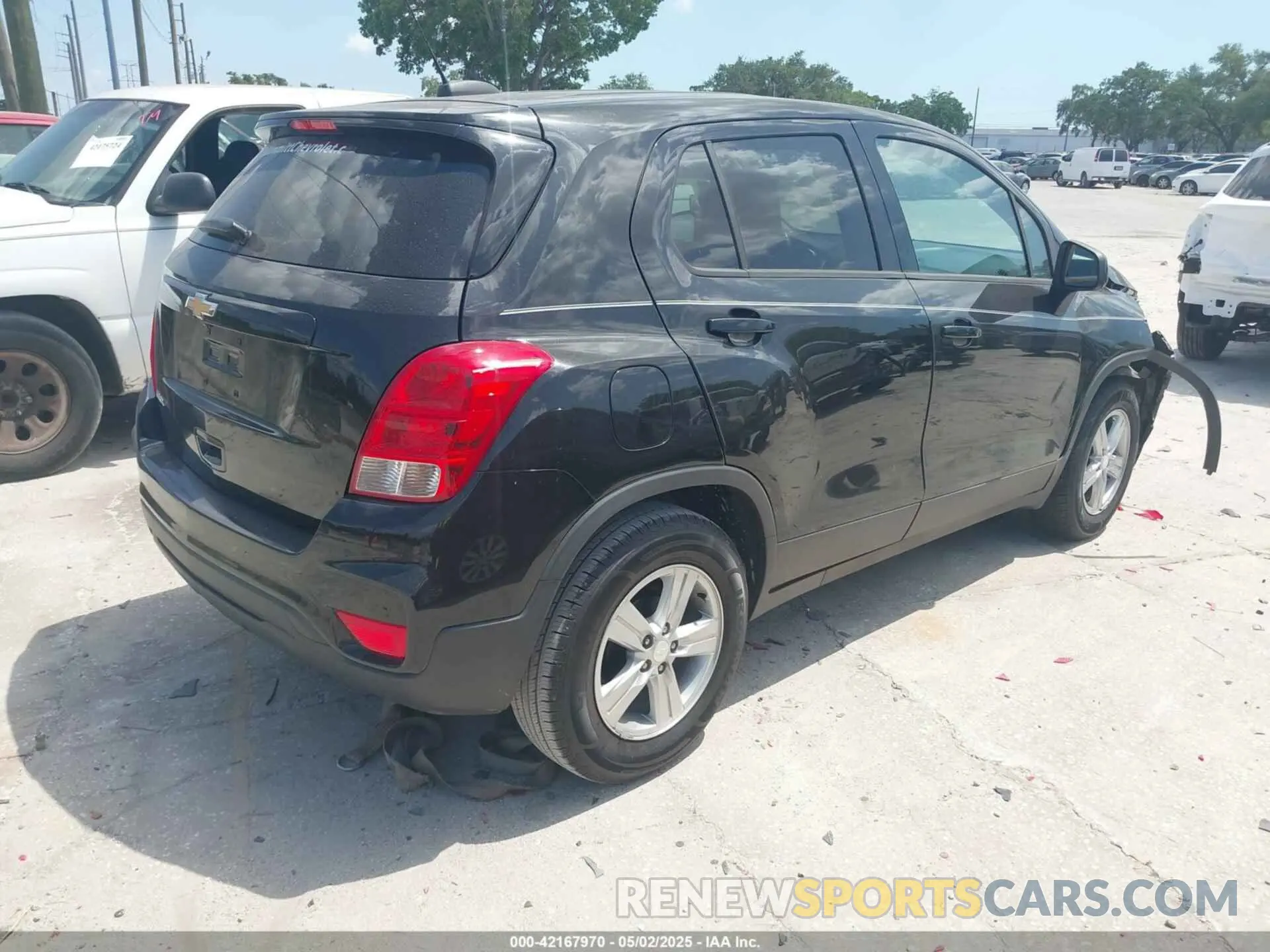 4 Photograph of a damaged car 3GNCJKSB1KL274552 CHEVROLET TRAX 2019