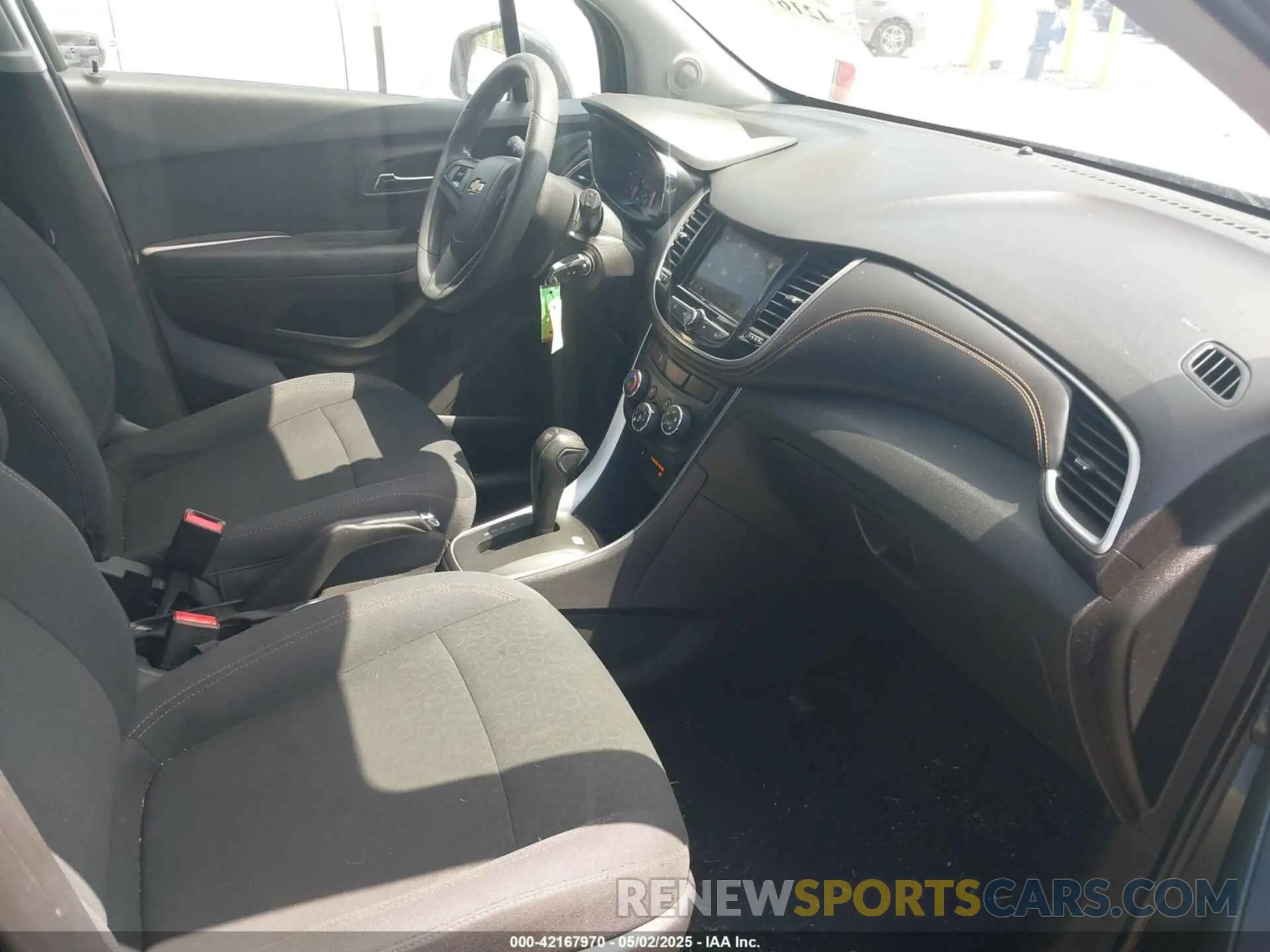5 Photograph of a damaged car 3GNCJKSB1KL274552 CHEVROLET TRAX 2019
