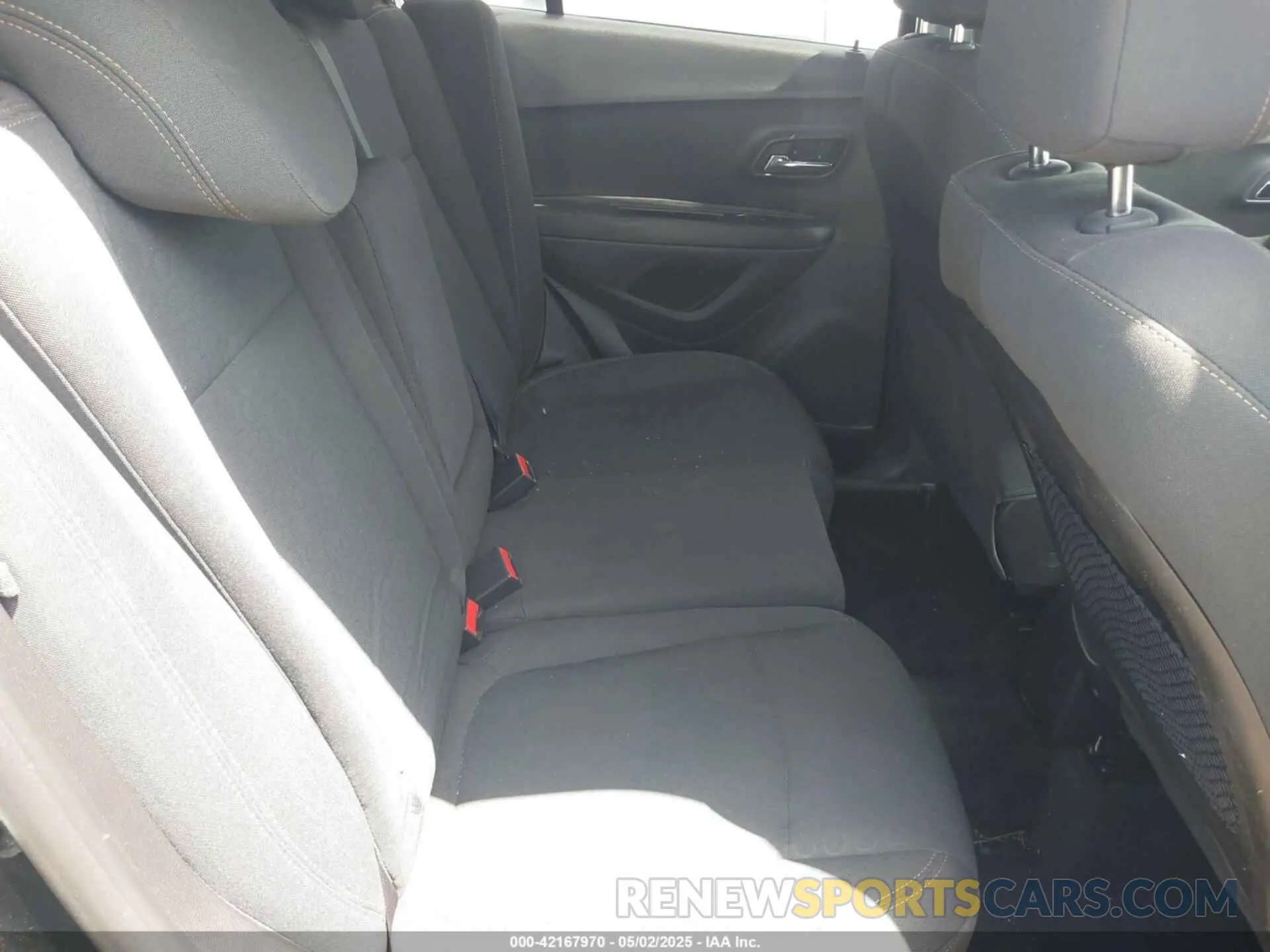 8 Photograph of a damaged car 3GNCJKSB1KL274552 CHEVROLET TRAX 2019