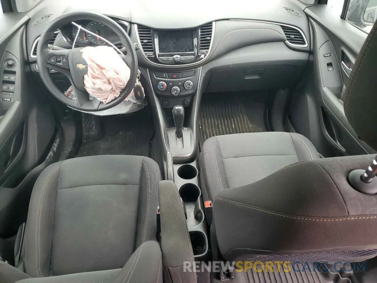 8 Photograph of a damaged car 3GNCJKSB1KL340582 CHEVROLET TRAX 2019