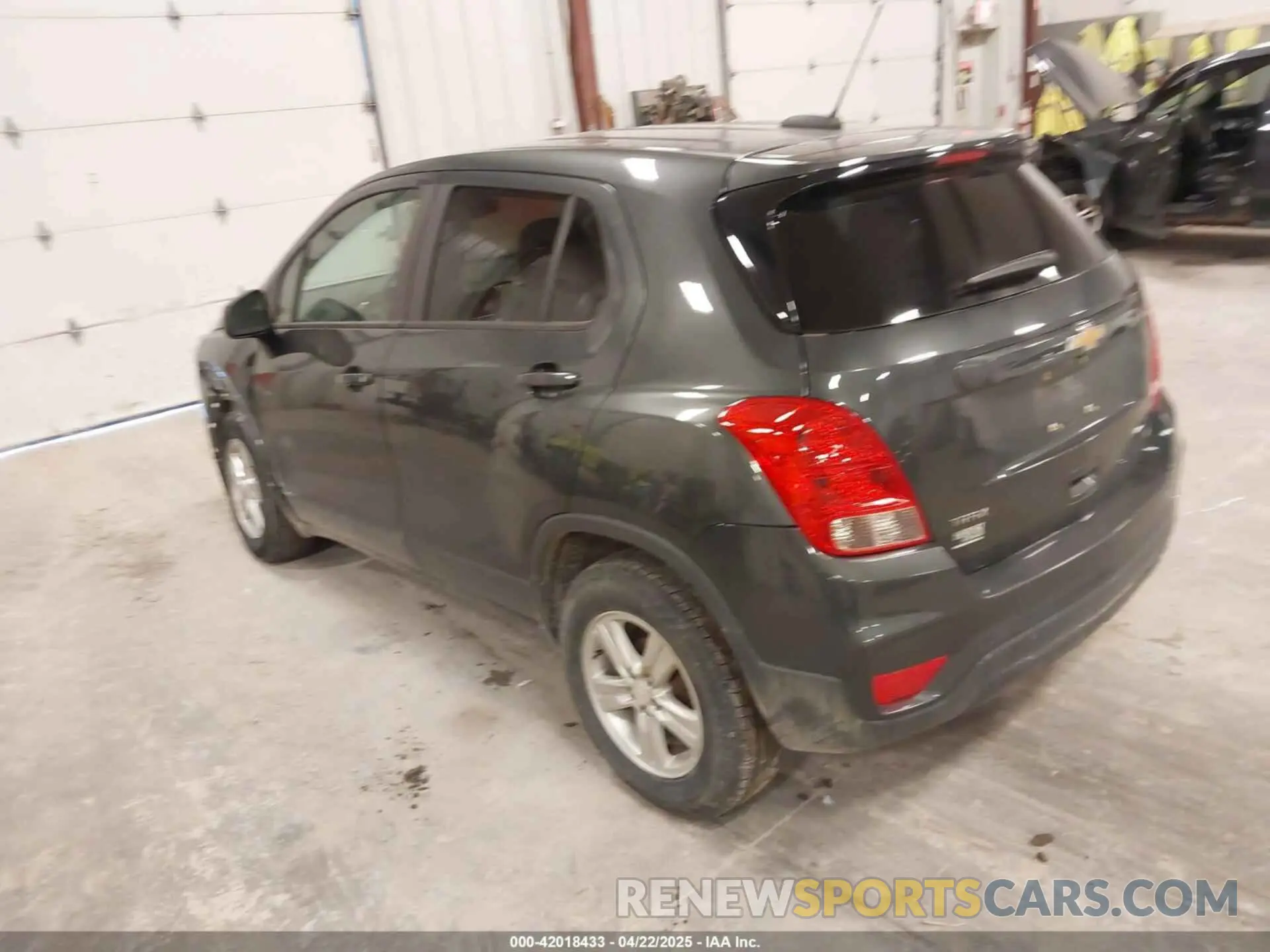 3 Photograph of a damaged car 3GNCJKSB1KL376286 CHEVROLET TRAX 2019
