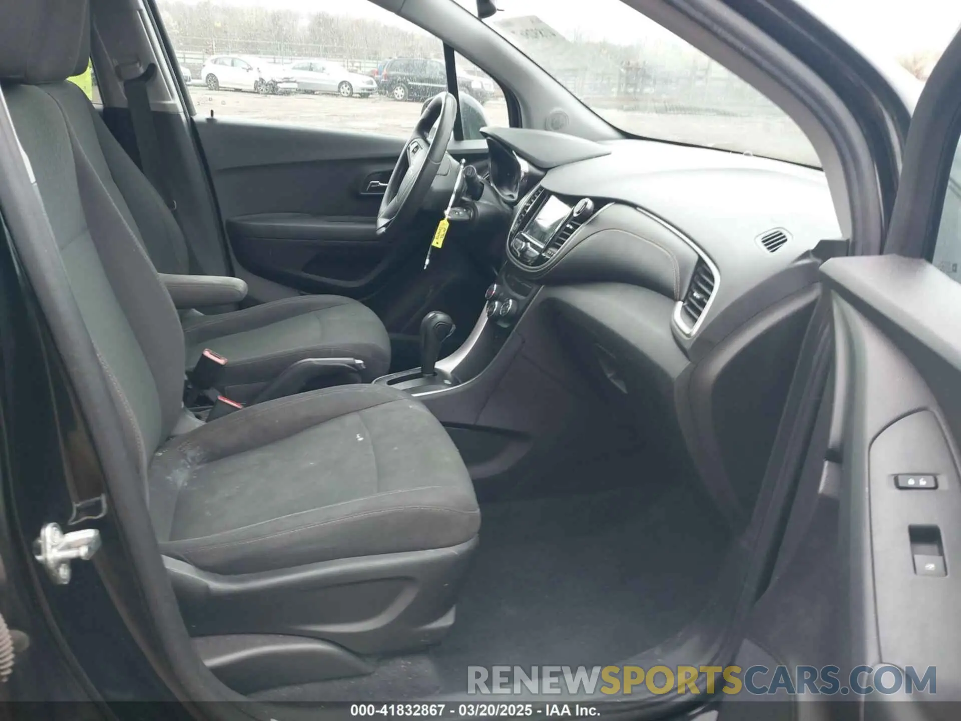 5 Photograph of a damaged car 3GNCJKSB1KL386803 CHEVROLET TRAX 2019