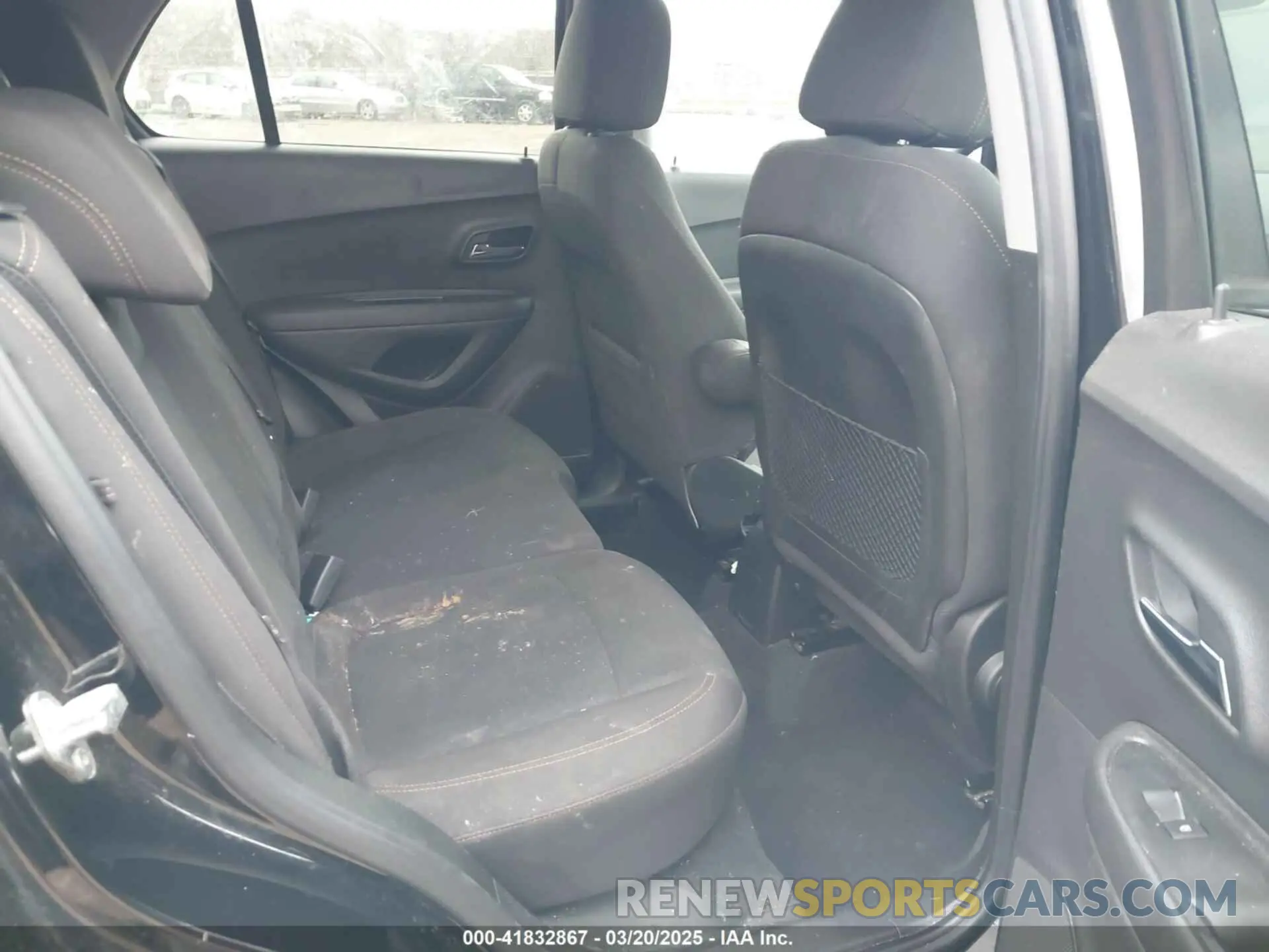 8 Photograph of a damaged car 3GNCJKSB1KL386803 CHEVROLET TRAX 2019