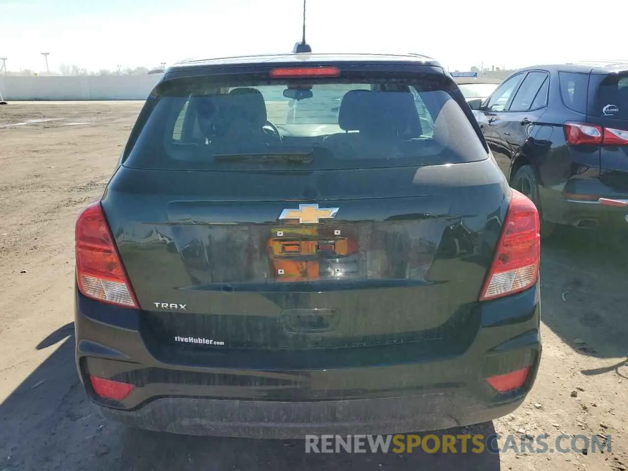 6 Photograph of a damaged car 3GNCJKSB1KL400943 CHEVROLET TRAX 2019