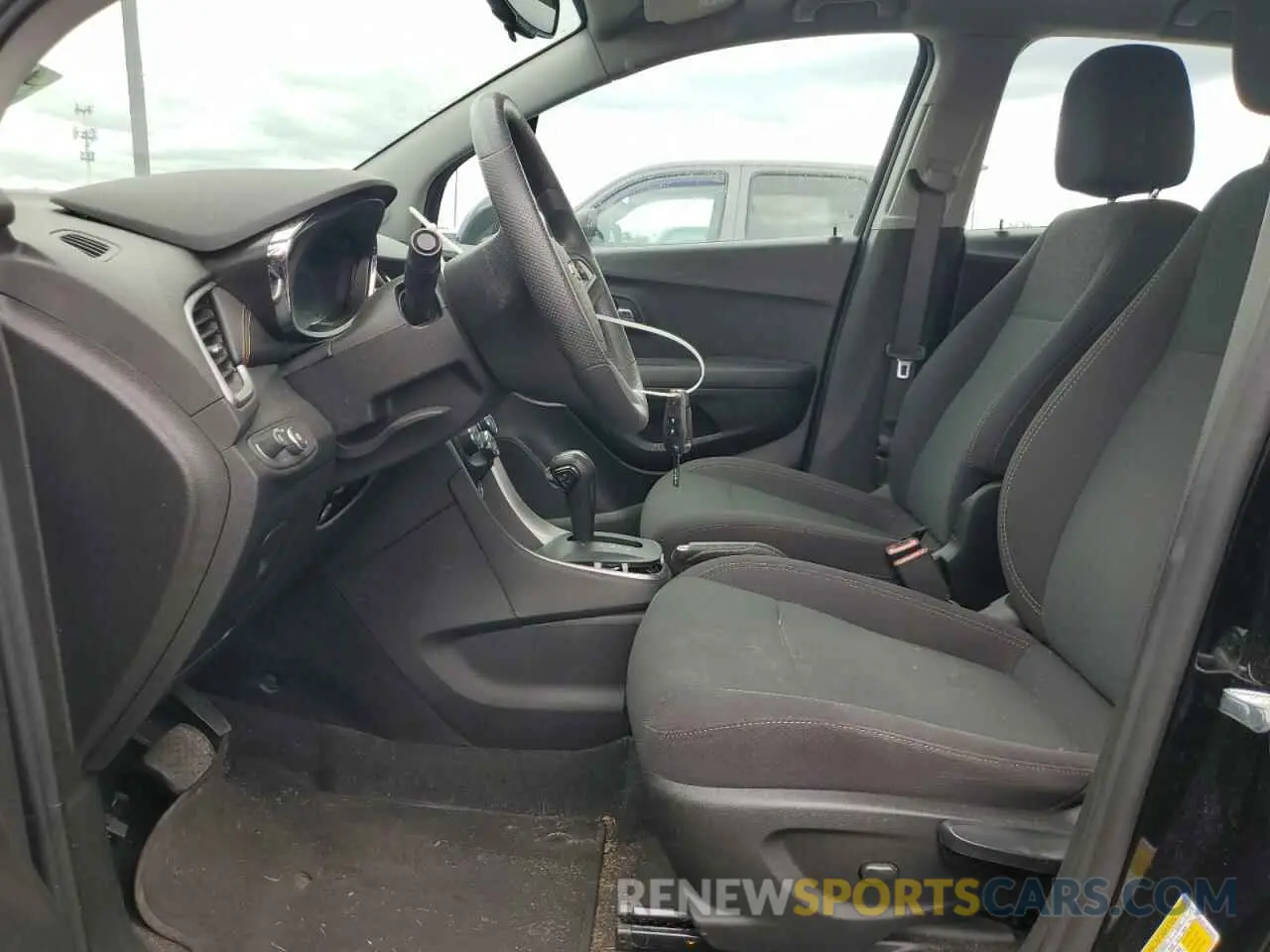 7 Photograph of a damaged car 3GNCJKSB1KL400943 CHEVROLET TRAX 2019
