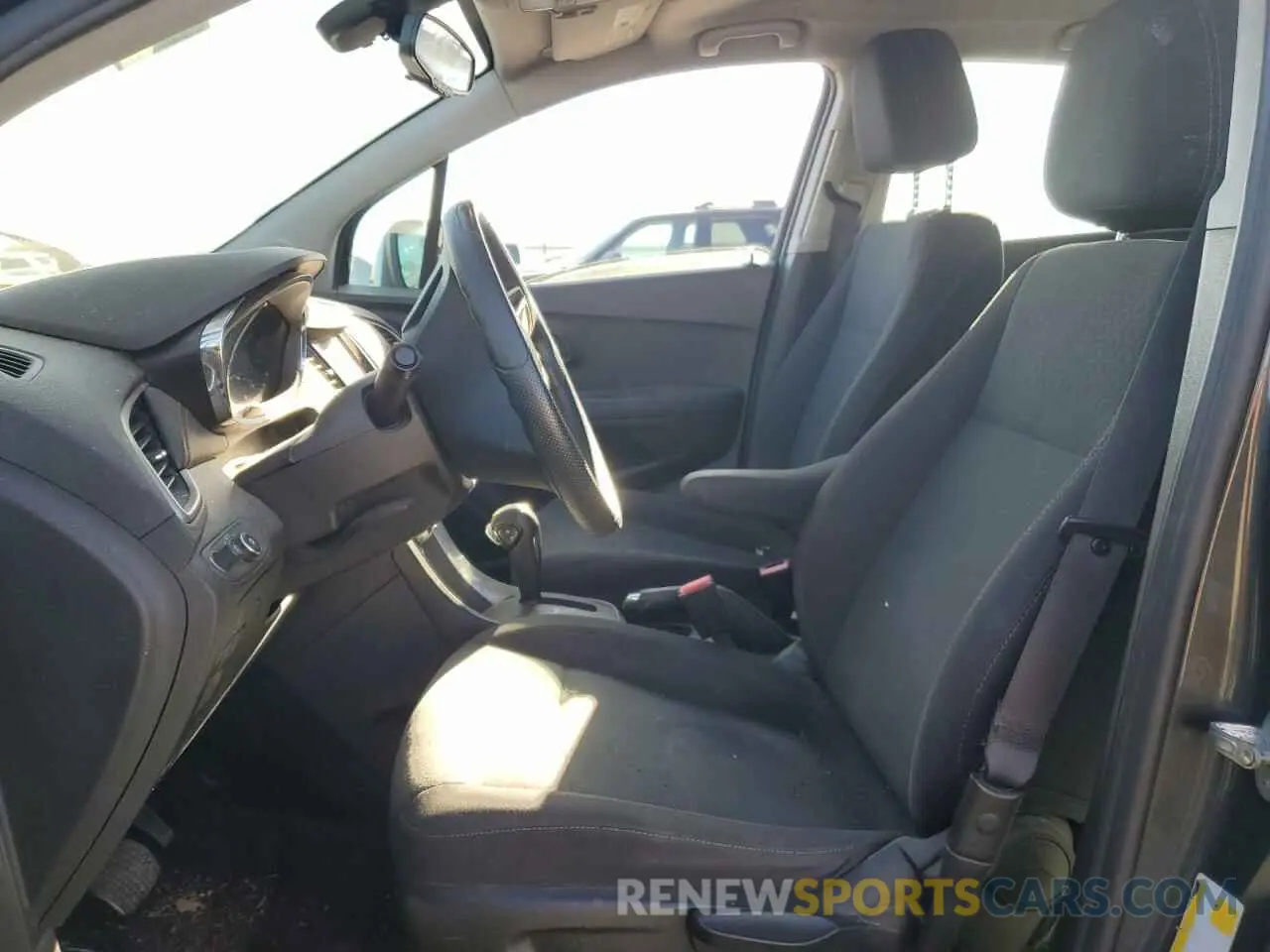 7 Photograph of a damaged car 3GNCJKSB2KL153061 CHEVROLET TRAX 2019