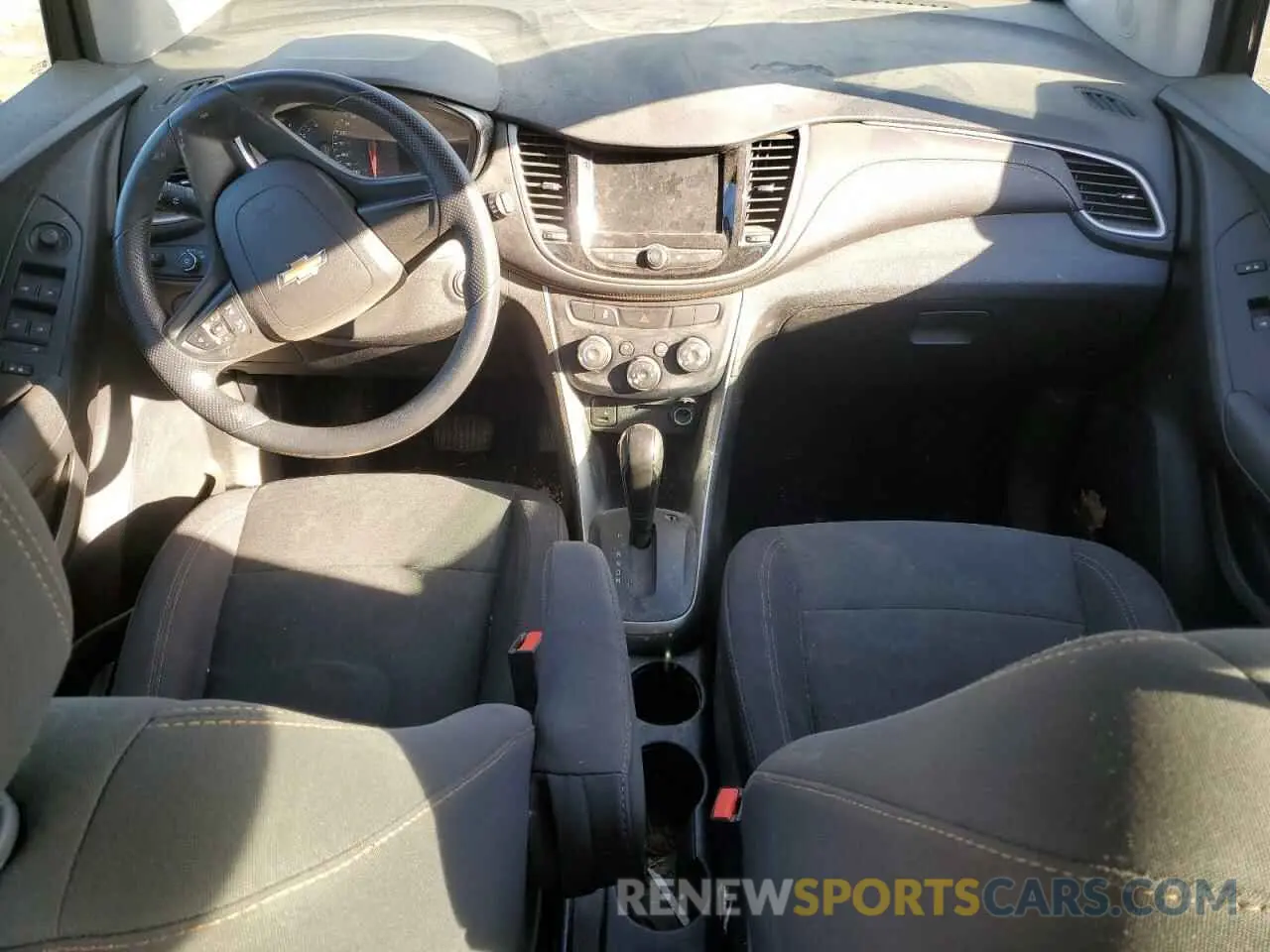 8 Photograph of a damaged car 3GNCJKSB2KL153061 CHEVROLET TRAX 2019