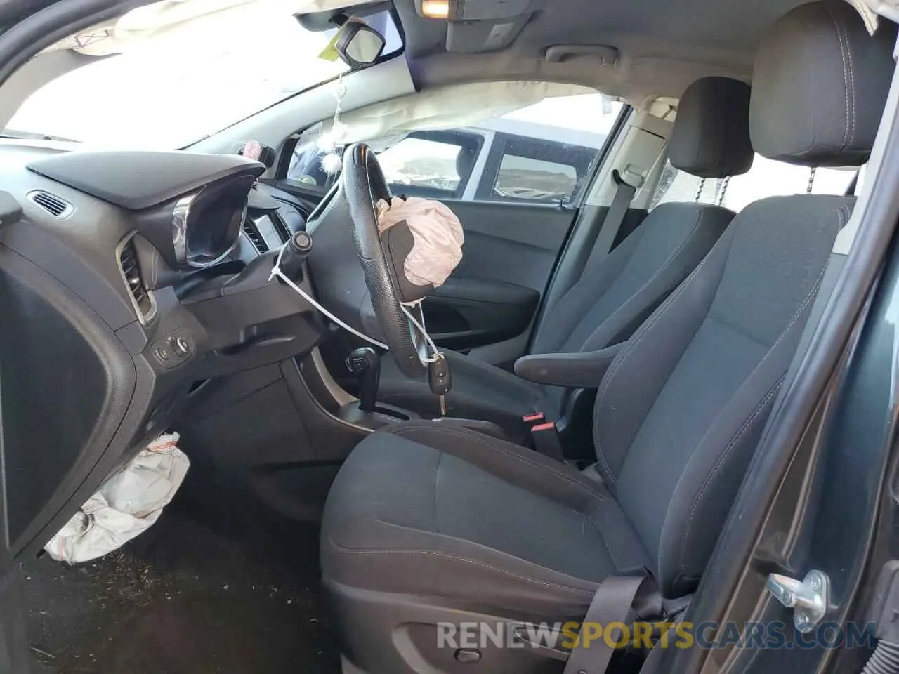7 Photograph of a damaged car 3GNCJKSB2KL206857 CHEVROLET TRAX 2019
