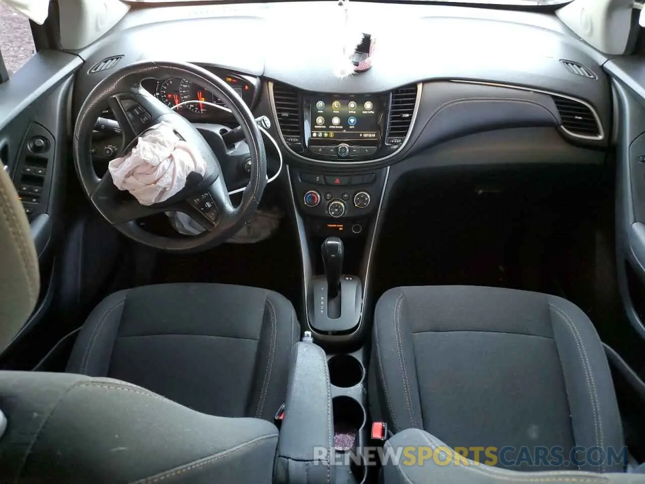 8 Photograph of a damaged car 3GNCJKSB2KL206857 CHEVROLET TRAX 2019