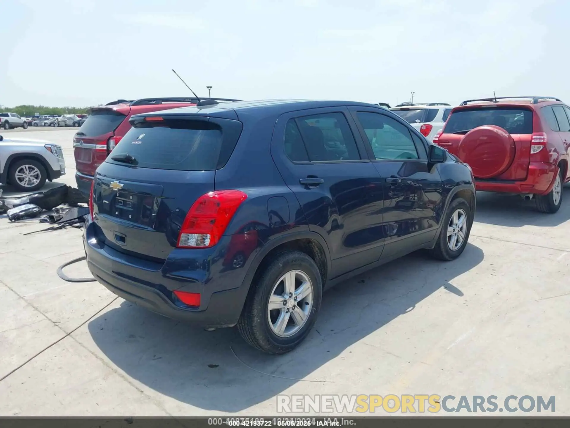 4 Photograph of a damaged car 3GNCJKSB2KL242533 CHEVROLET TRAX 2019