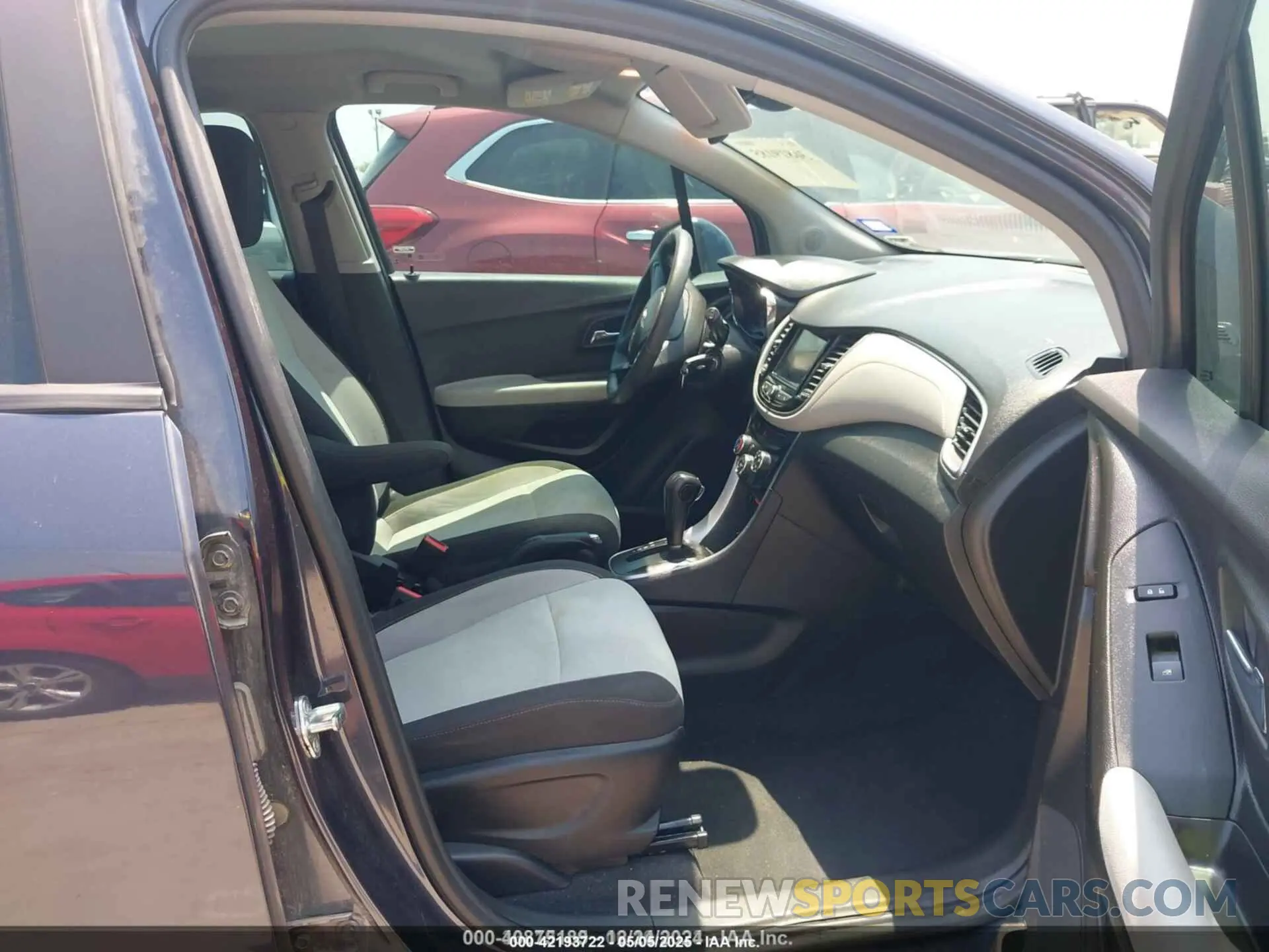 5 Photograph of a damaged car 3GNCJKSB2KL242533 CHEVROLET TRAX 2019