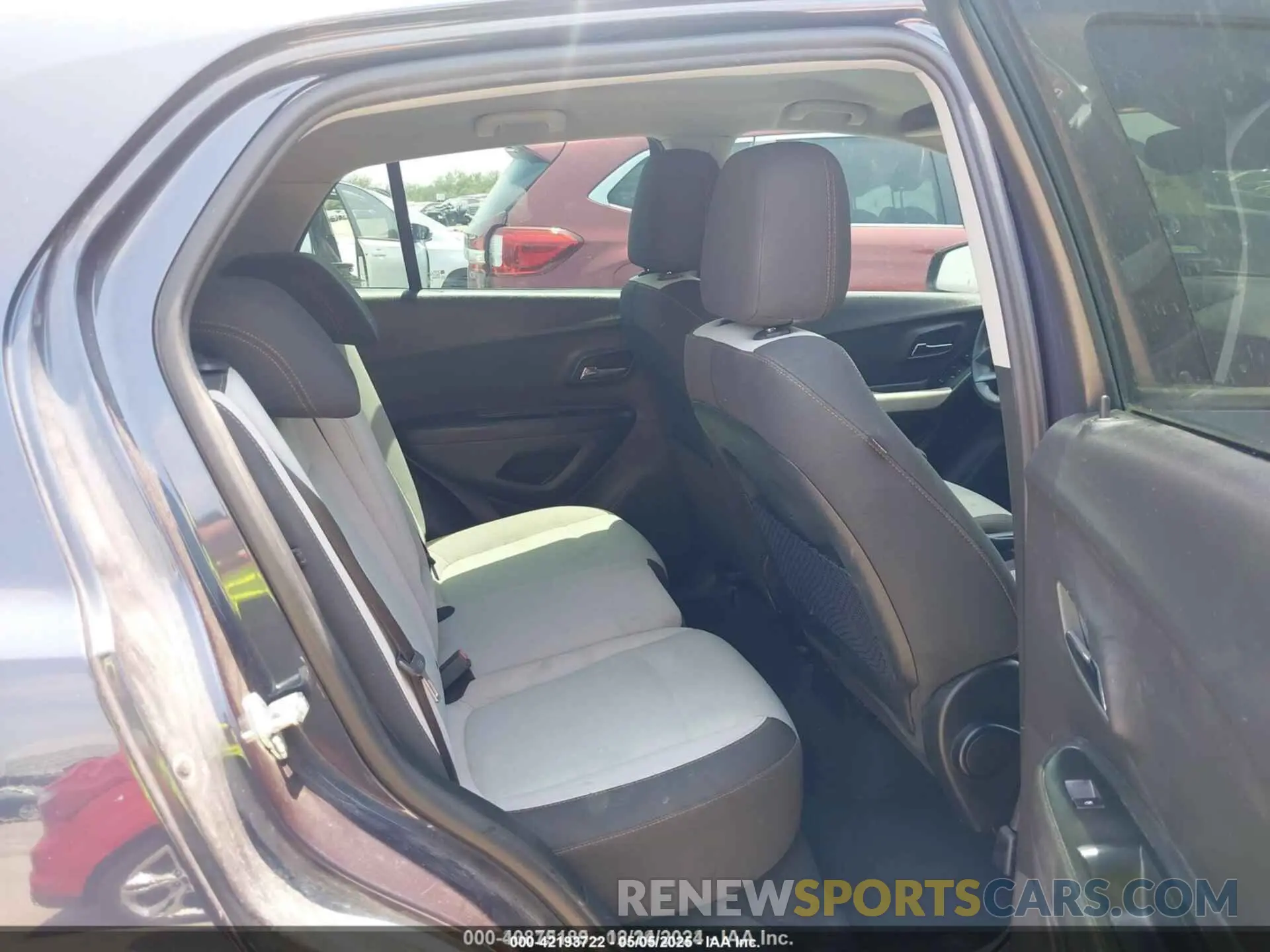 8 Photograph of a damaged car 3GNCJKSB2KL242533 CHEVROLET TRAX 2019