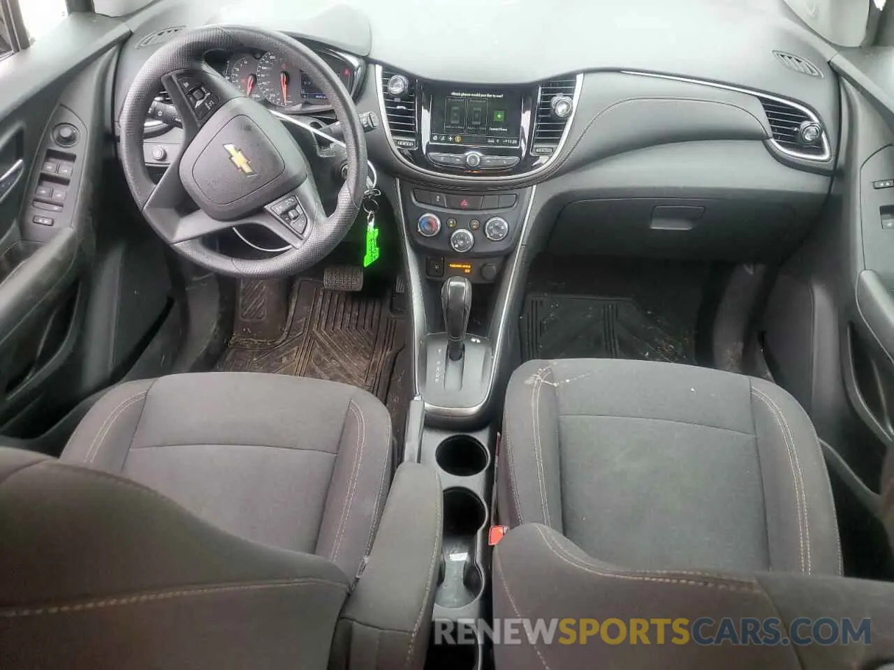 8 Photograph of a damaged car 3GNCJKSB2KL335794 CHEVROLET TRAX 2019
