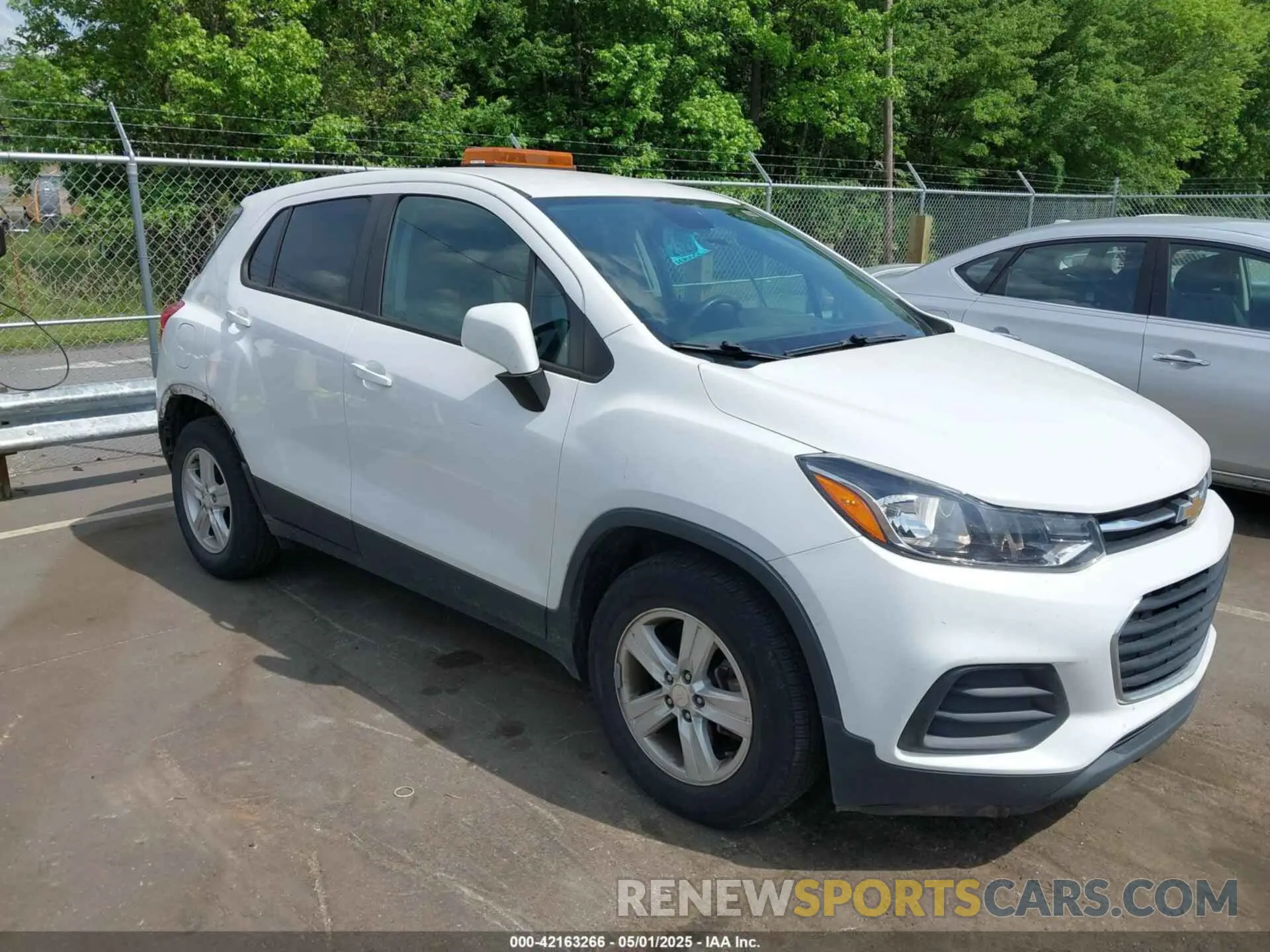 1 Photograph of a damaged car 3GNCJKSB2KL387507 CHEVROLET TRAX 2019