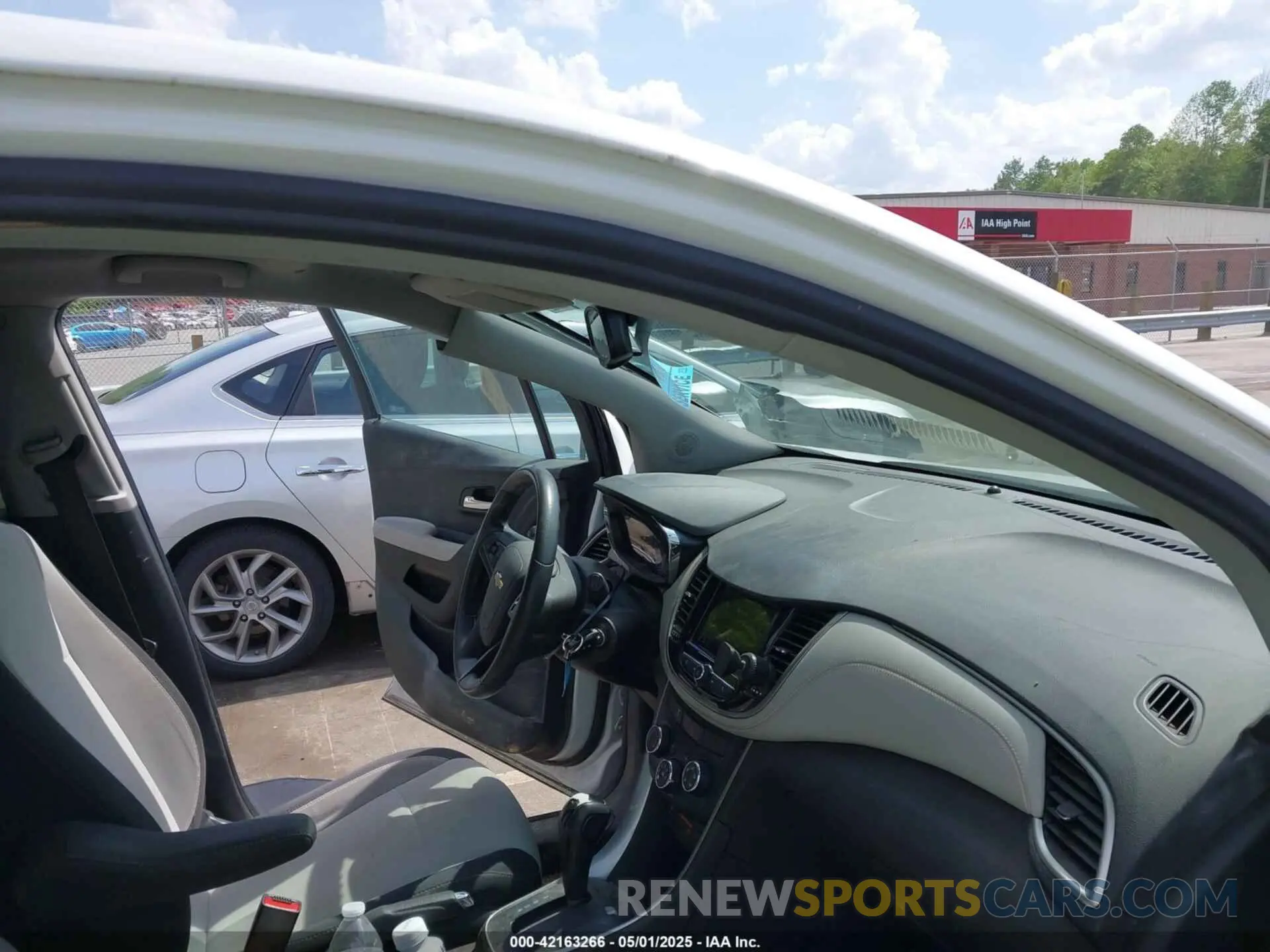 5 Photograph of a damaged car 3GNCJKSB2KL387507 CHEVROLET TRAX 2019