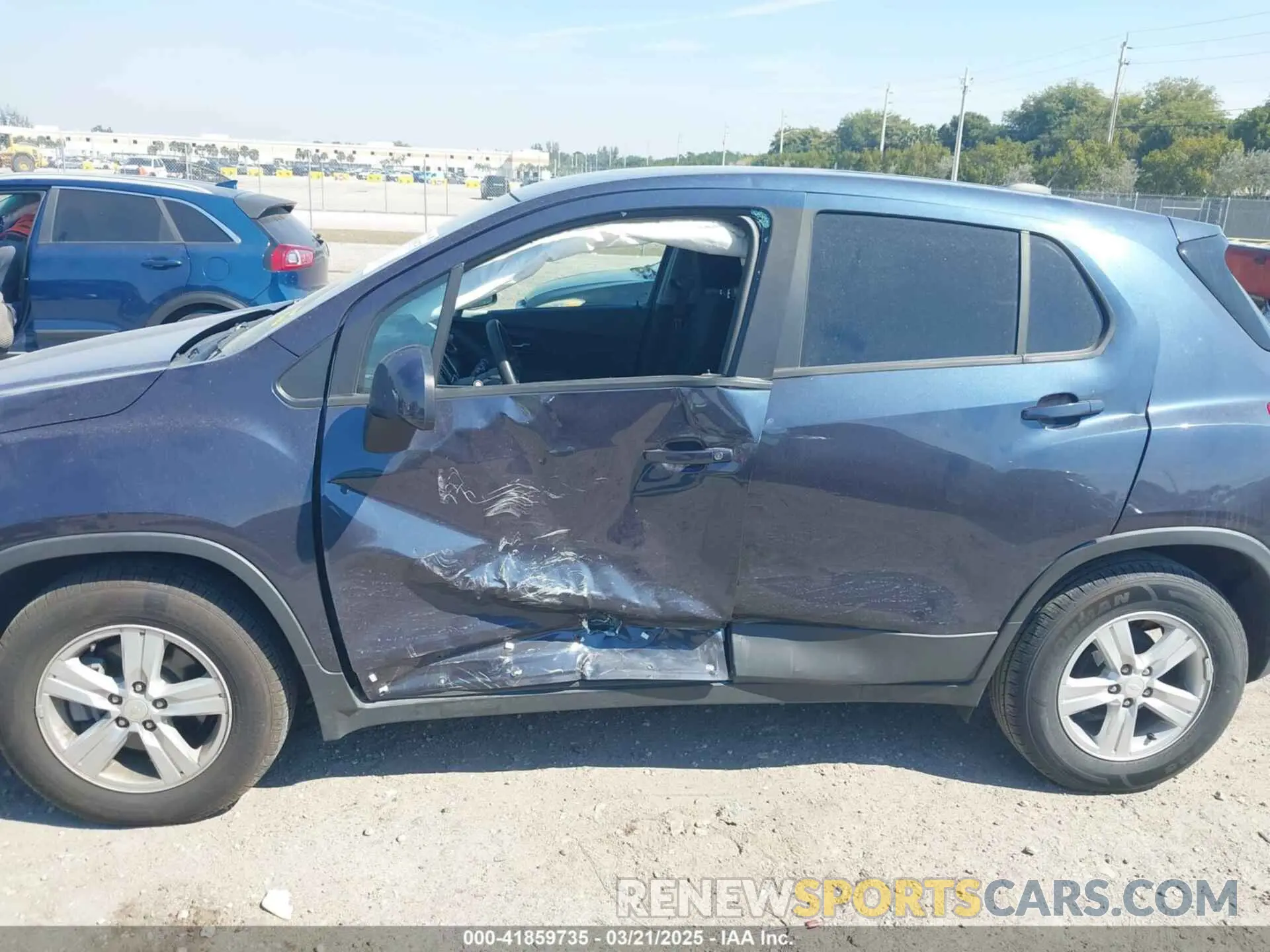 6 Photograph of a damaged car 3GNCJKSB3KL214935 CHEVROLET TRAX 2019