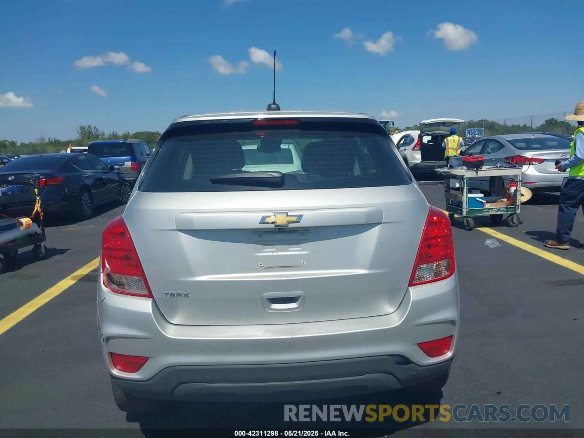 16 Photograph of a damaged car 3GNCJKSB3KL332144 CHEVROLET TRAX 2019