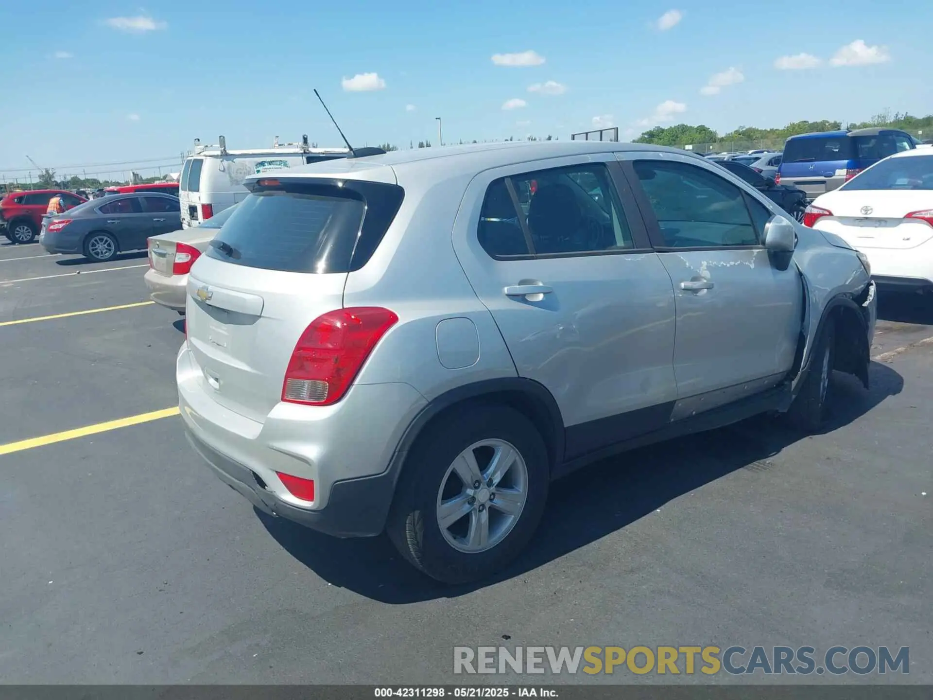 4 Photograph of a damaged car 3GNCJKSB3KL332144 CHEVROLET TRAX 2019
