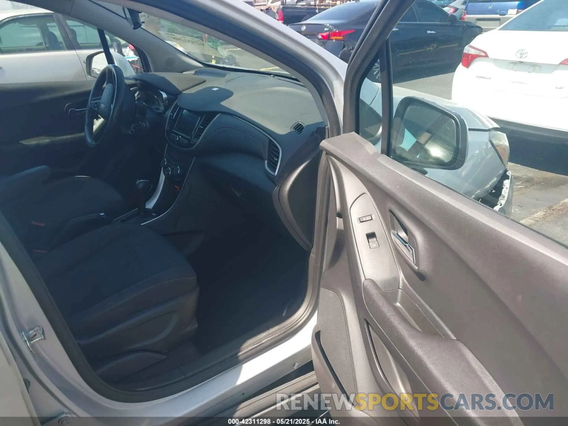 5 Photograph of a damaged car 3GNCJKSB3KL332144 CHEVROLET TRAX 2019