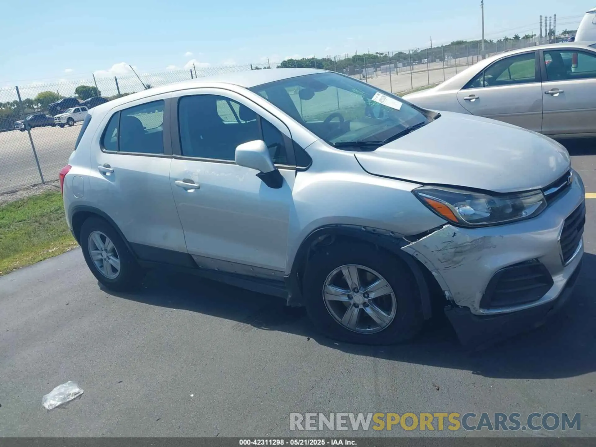 6 Photograph of a damaged car 3GNCJKSB3KL332144 CHEVROLET TRAX 2019
