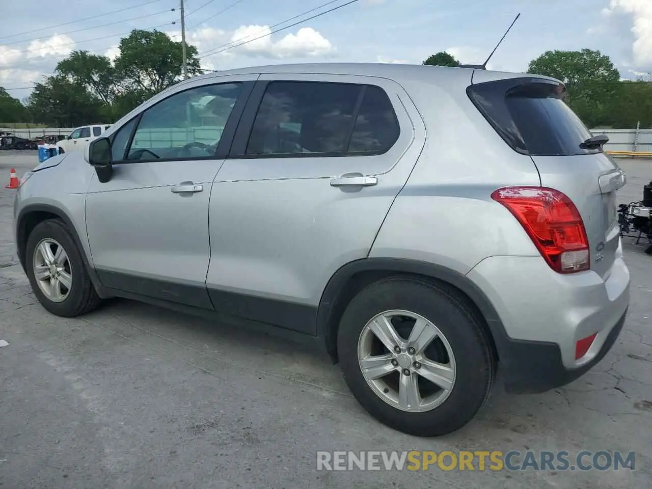 2 Photograph of a damaged car 3GNCJKSB3KL389010 CHEVROLET TRAX 2019