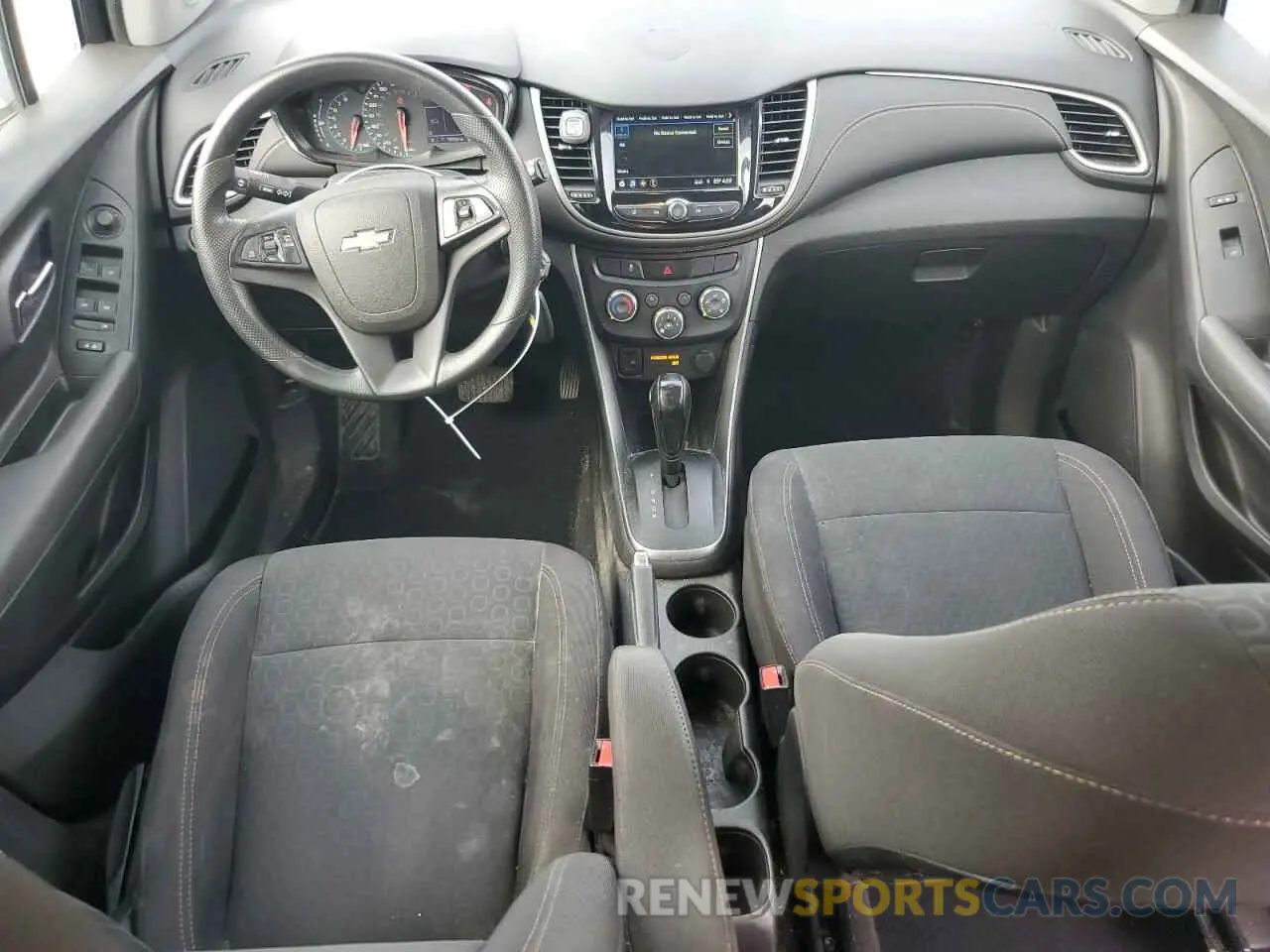 8 Photograph of a damaged car 3GNCJKSB3KL389010 CHEVROLET TRAX 2019