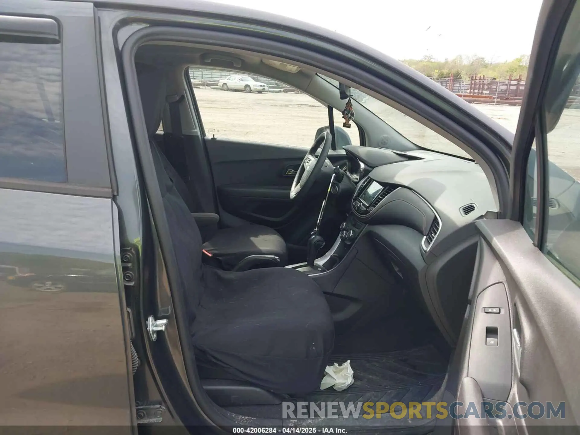 5 Photograph of a damaged car 3GNCJKSB4KL178849 CHEVROLET TRAX 2019