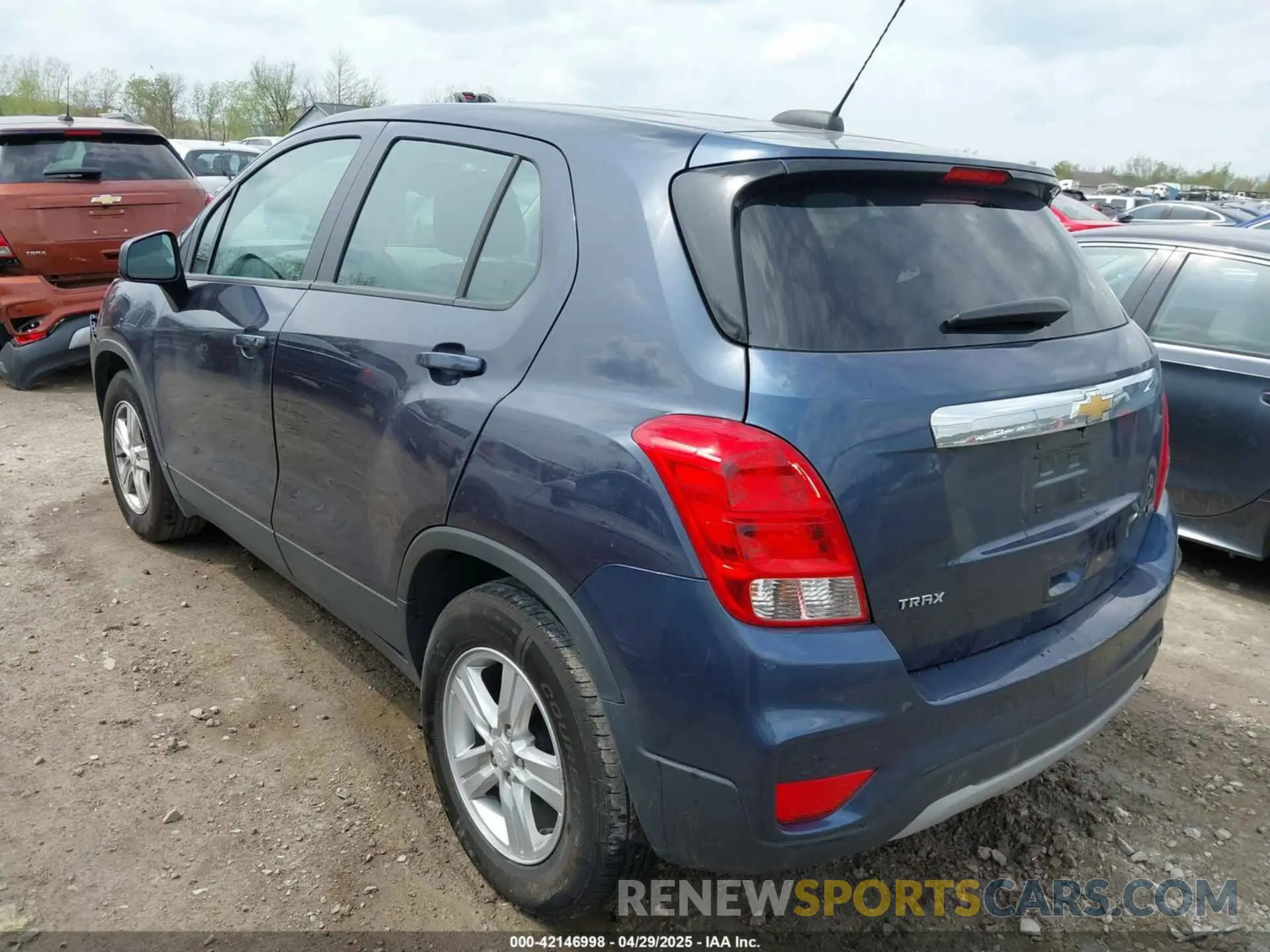 3 Photograph of a damaged car 3GNCJKSB4KL260306 CHEVROLET TRAX 2019
