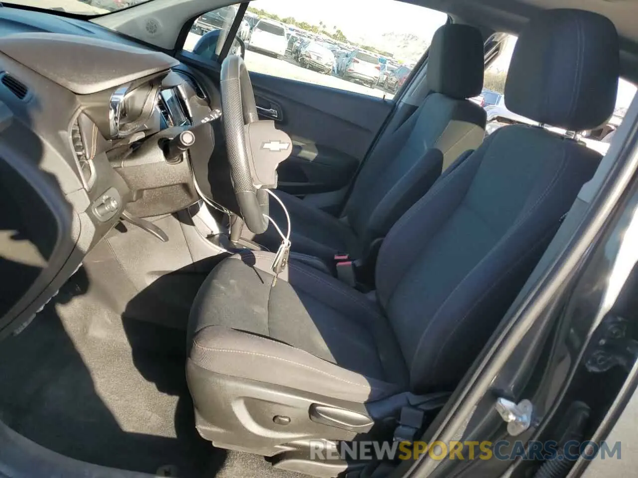 7 Photograph of a damaged car 3GNCJKSB4KL276411 CHEVROLET TRAX 2019