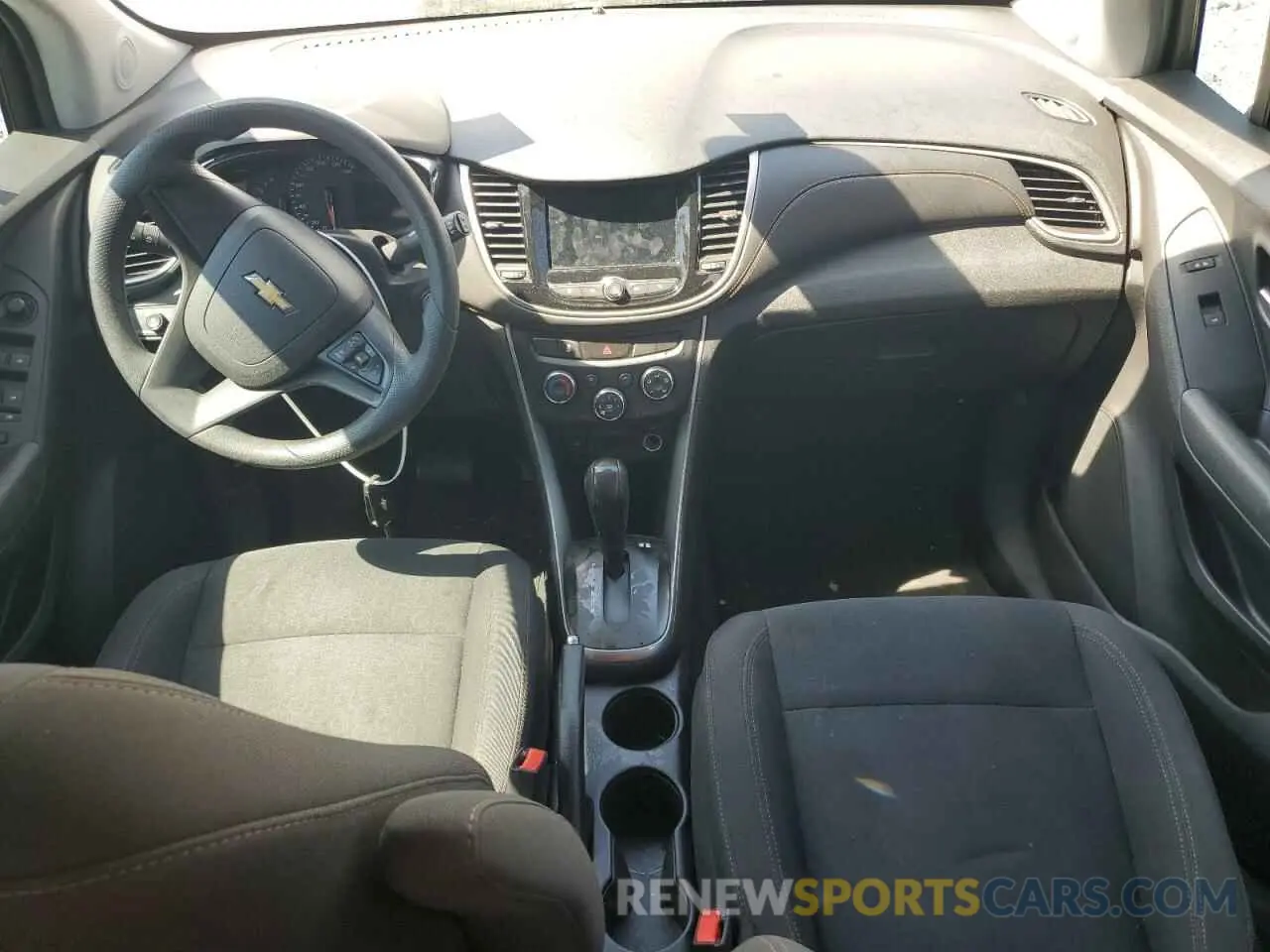 8 Photograph of a damaged car 3GNCJKSB5KL172915 CHEVROLET TRAX 2019
