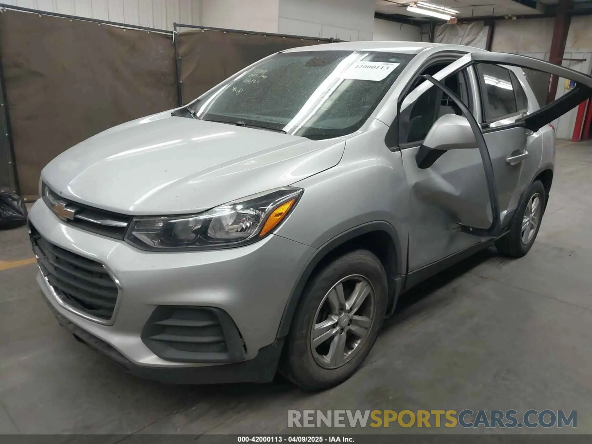 2 Photograph of a damaged car 3GNCJKSB5KL189469 CHEVROLET TRAX 2019