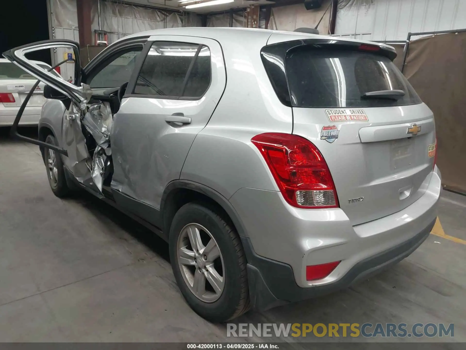 3 Photograph of a damaged car 3GNCJKSB5KL189469 CHEVROLET TRAX 2019