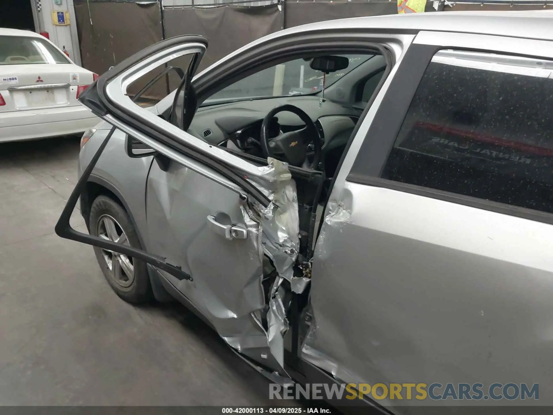 6 Photograph of a damaged car 3GNCJKSB5KL189469 CHEVROLET TRAX 2019