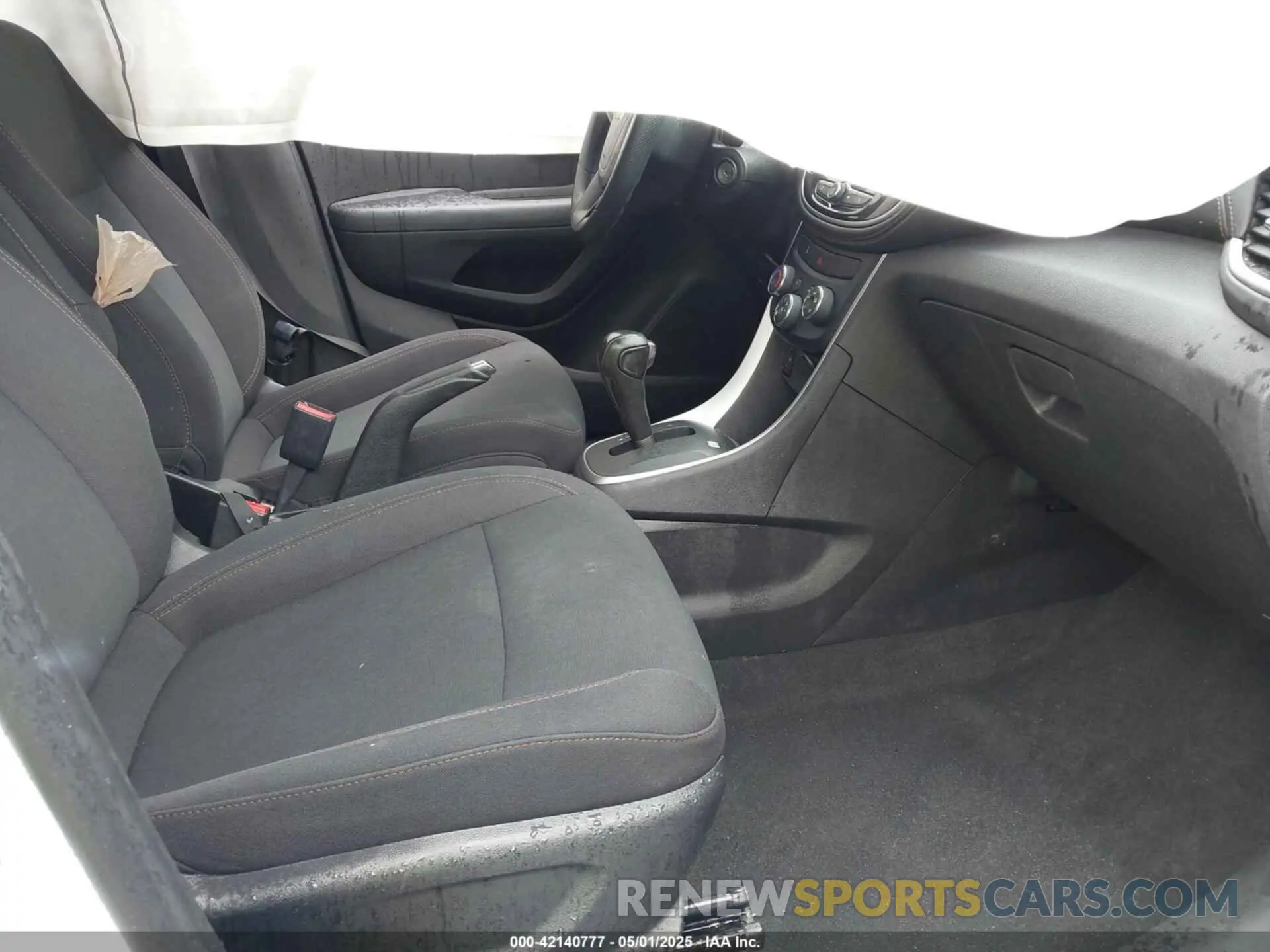 5 Photograph of a damaged car 3GNCJKSB5KL220090 CHEVROLET TRAX 2019