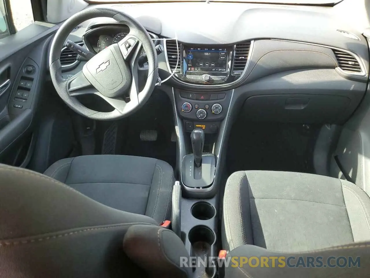 8 Photograph of a damaged car 3GNCJKSB5KL237469 CHEVROLET TRAX 2019