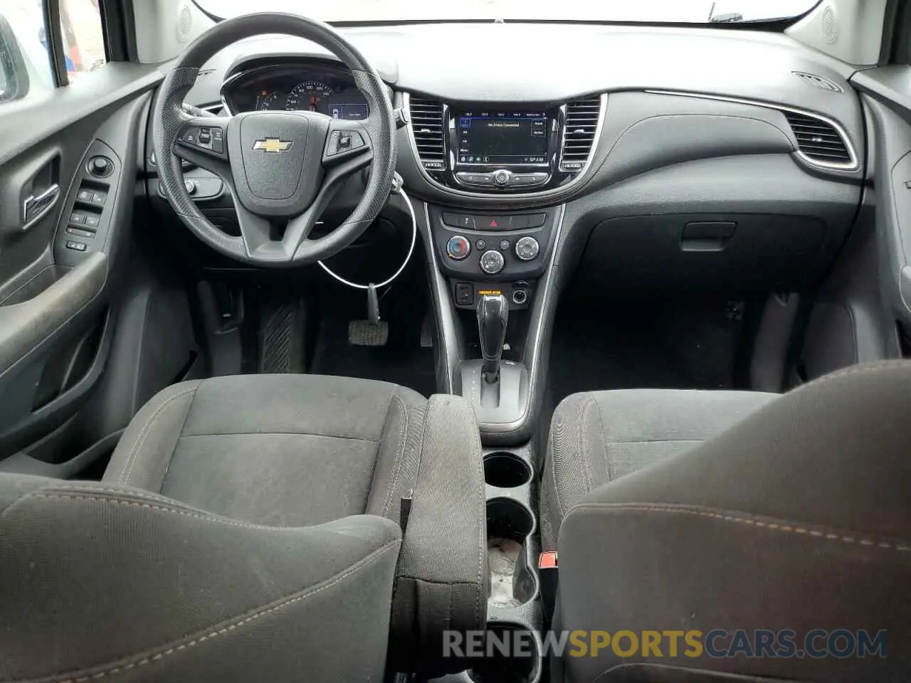 8 Photograph of a damaged car 3GNCJKSB5KL395651 CHEVROLET TRAX 2019