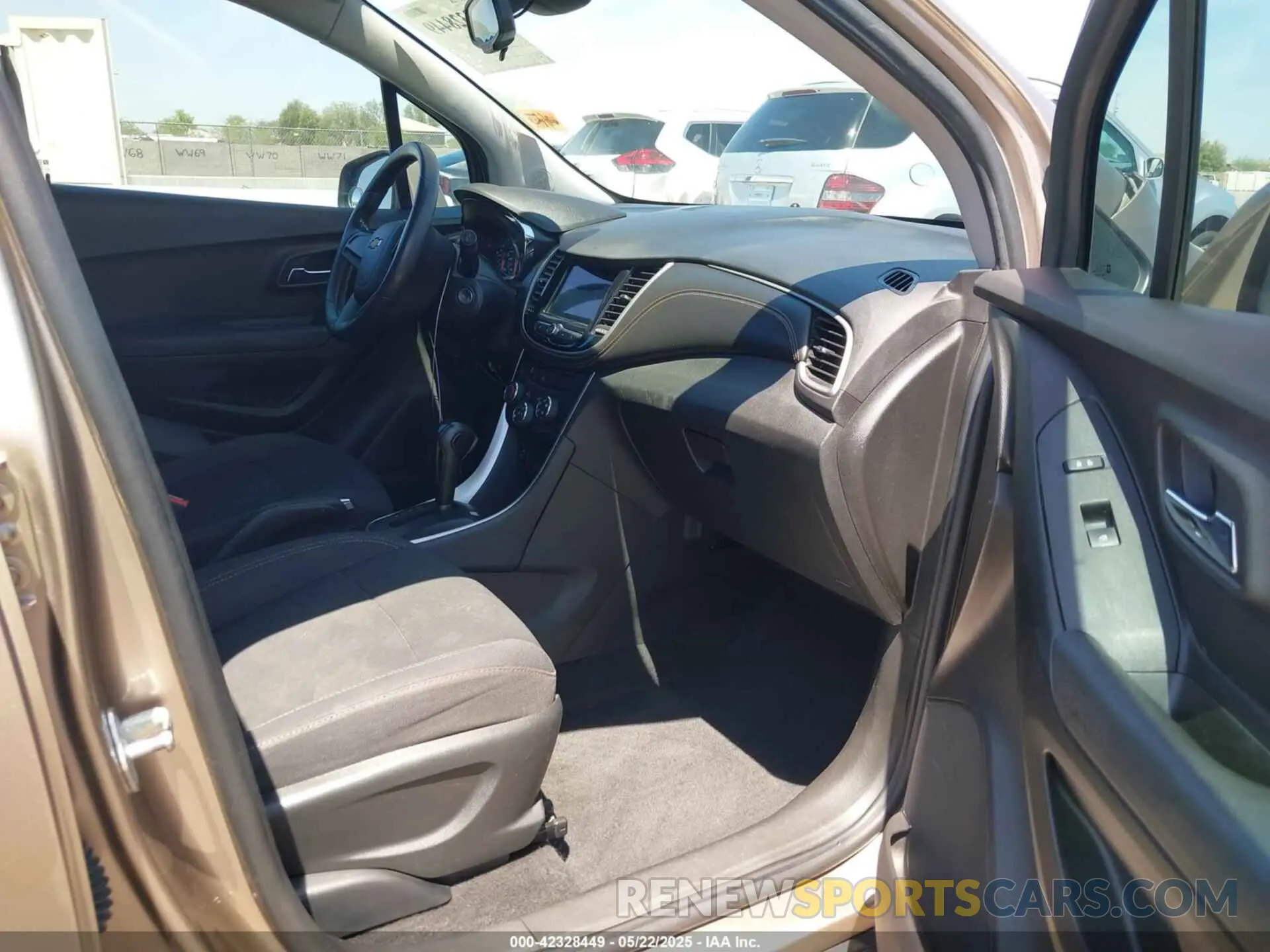 5 Photograph of a damaged car 3GNCJKSB6KL113159 CHEVROLET TRAX 2019