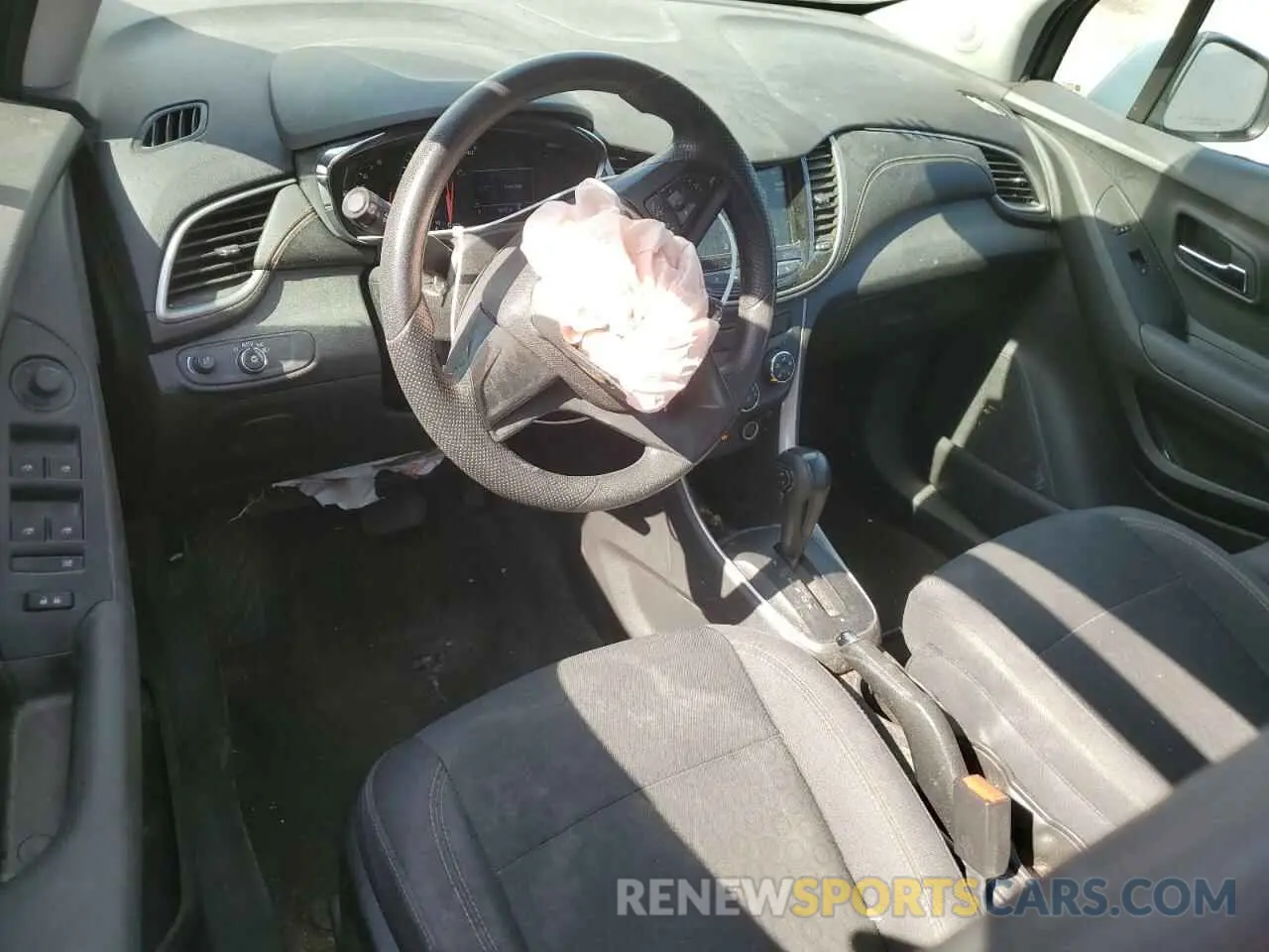 8 Photograph of a damaged car 3GNCJKSB6KL176519 CHEVROLET TRAX 2019
