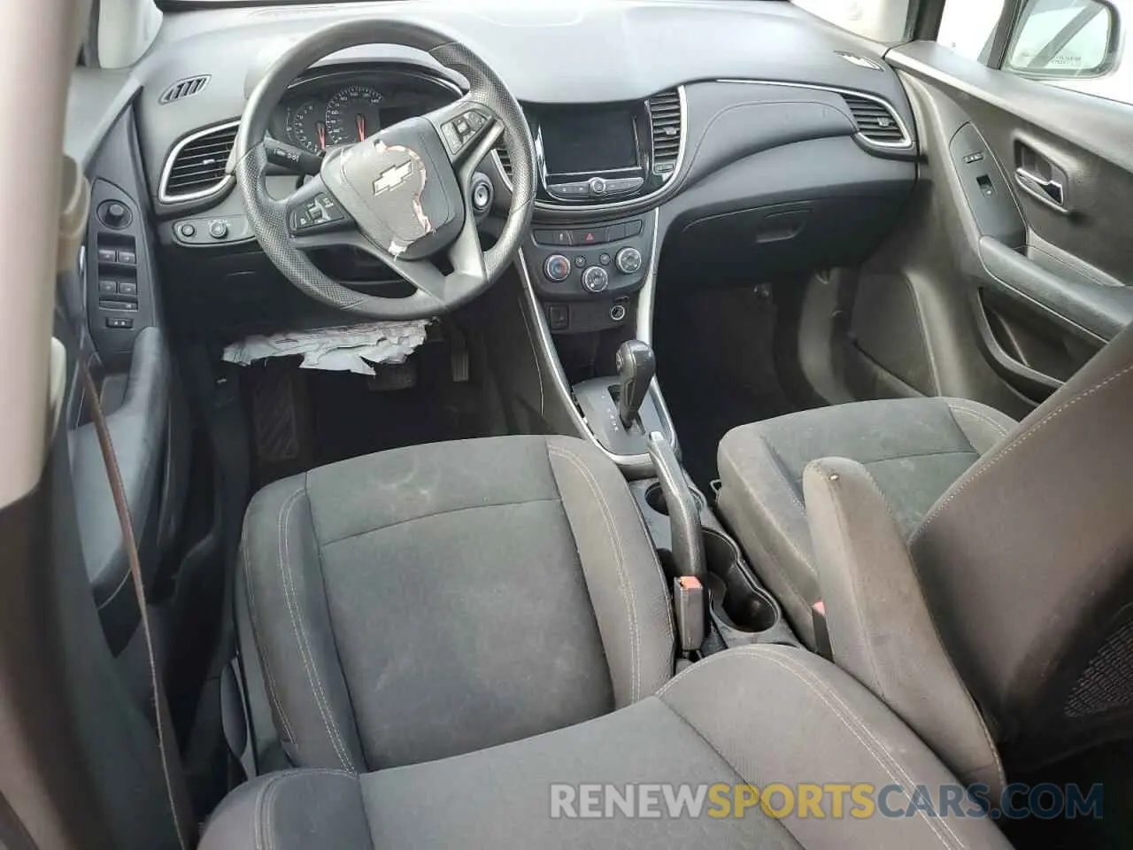8 Photograph of a damaged car 3GNCJKSB6KL214511 CHEVROLET TRAX 2019