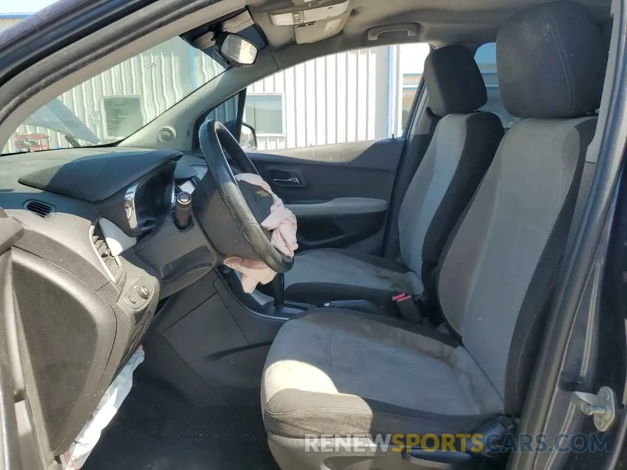 7 Photograph of a damaged car 3GNCJKSB6KL215819 CHEVROLET TRAX 2019