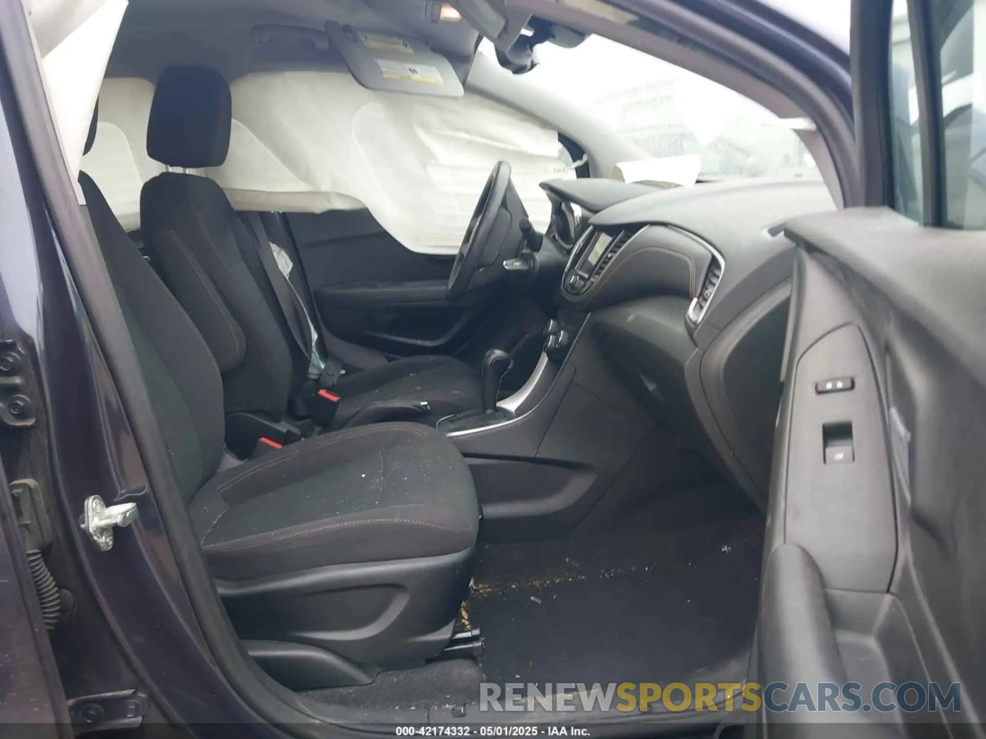 5 Photograph of a damaged car 3GNCJKSB6KL221989 CHEVROLET TRAX 2019