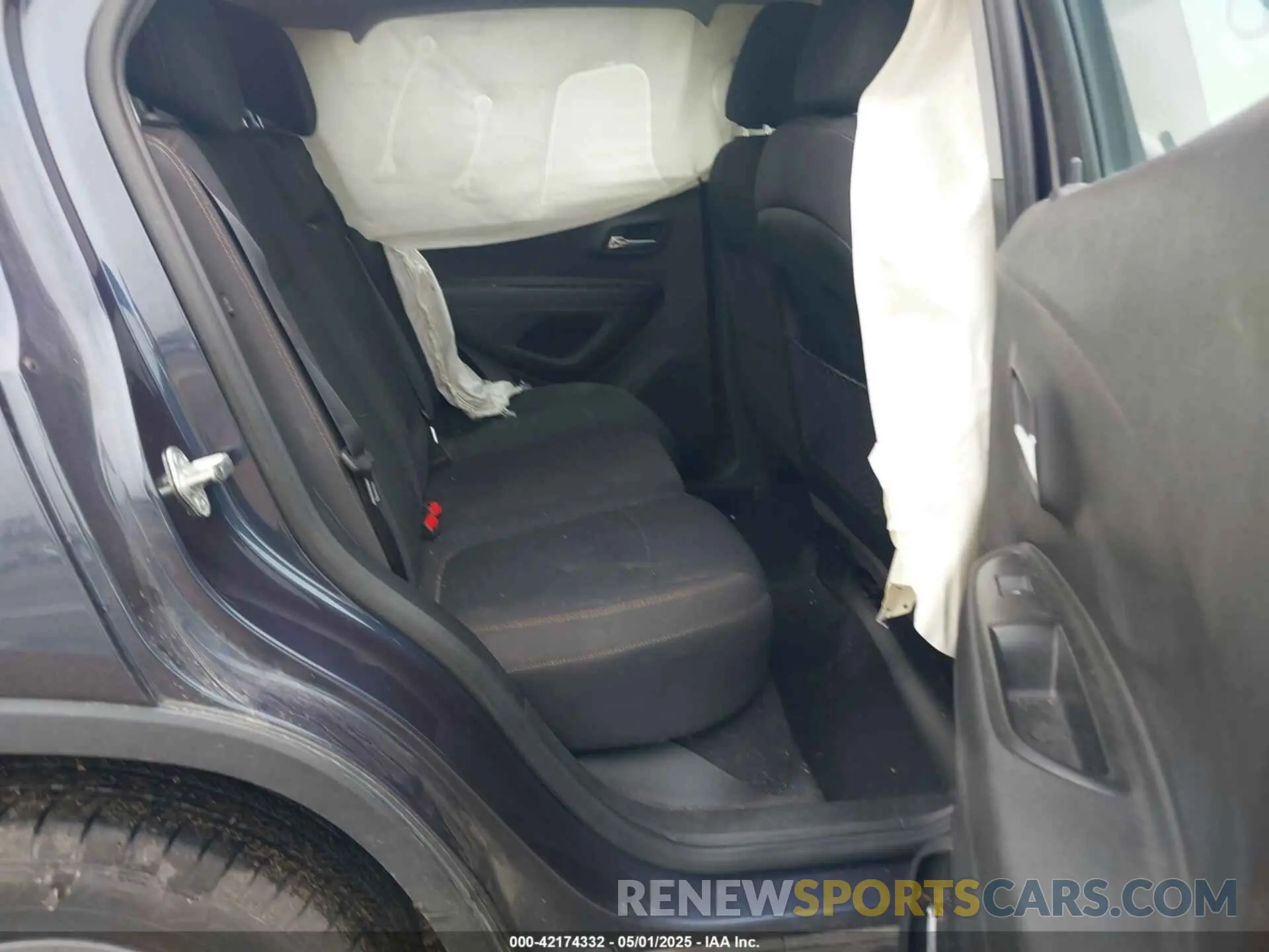 8 Photograph of a damaged car 3GNCJKSB6KL221989 CHEVROLET TRAX 2019