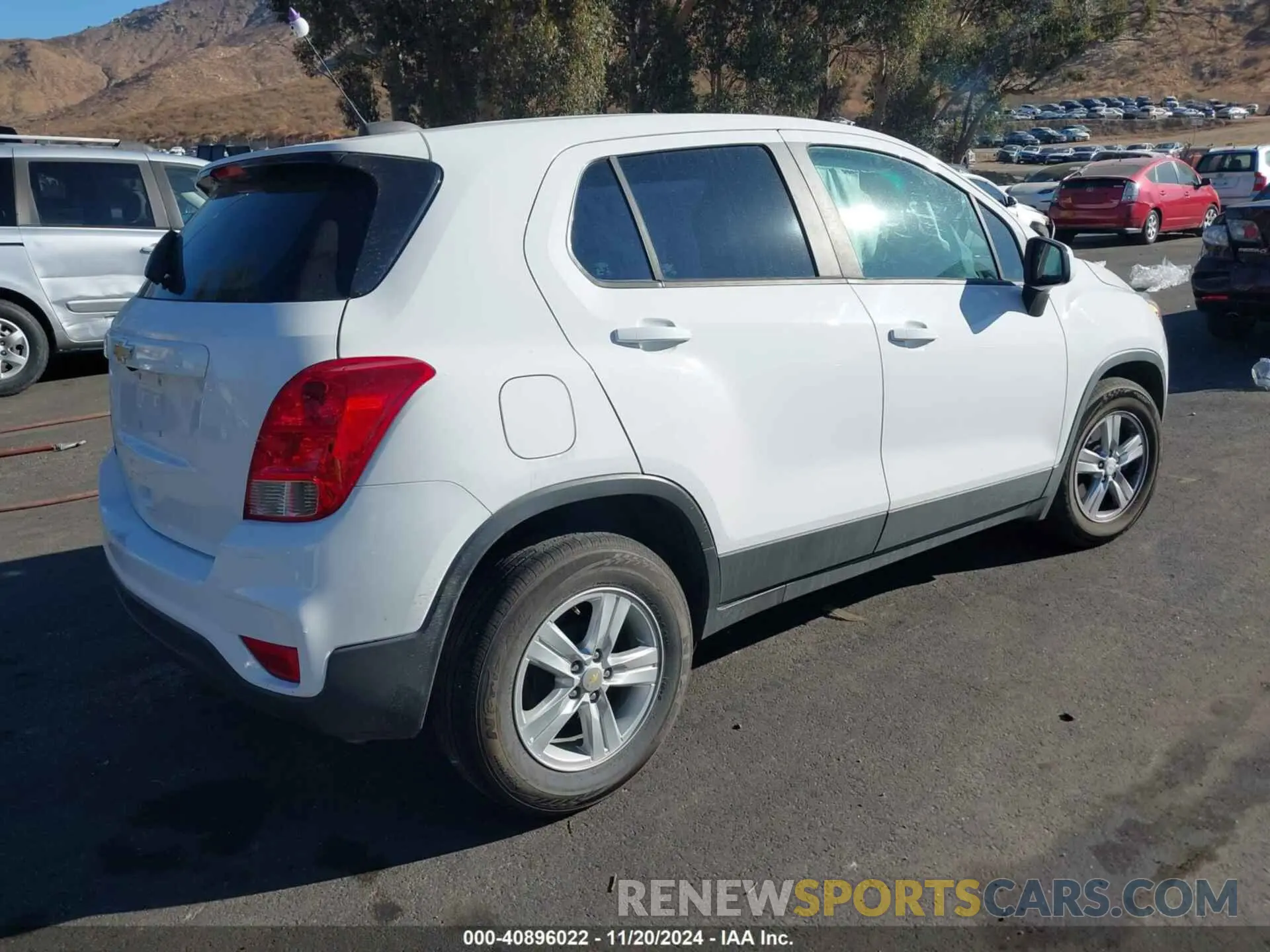 4 Photograph of a damaged car 3GNCJKSB6KL261120 CHEVROLET TRAX 2019