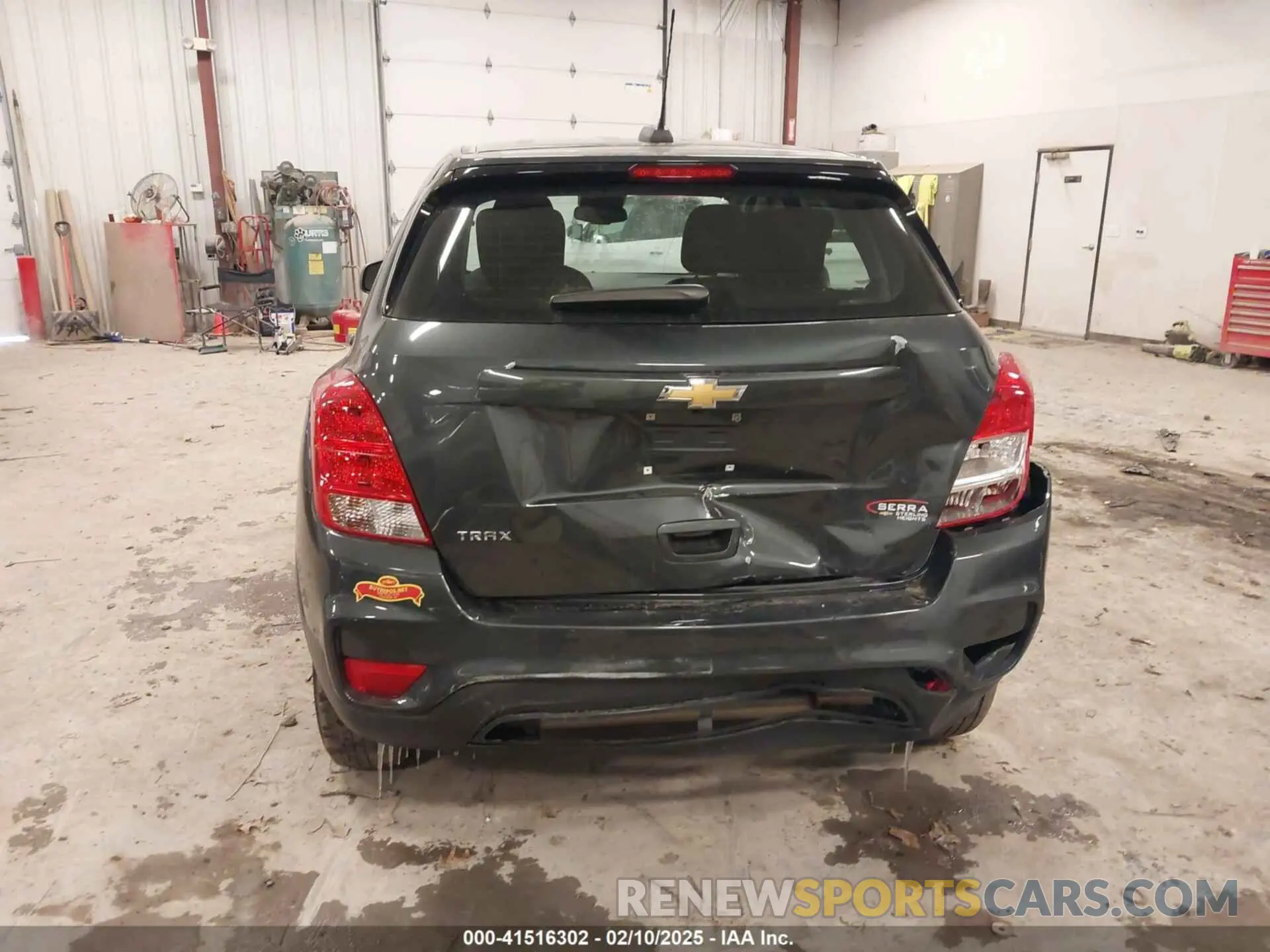17 Photograph of a damaged car 3GNCJKSB6KL283263 CHEVROLET TRAX 2019