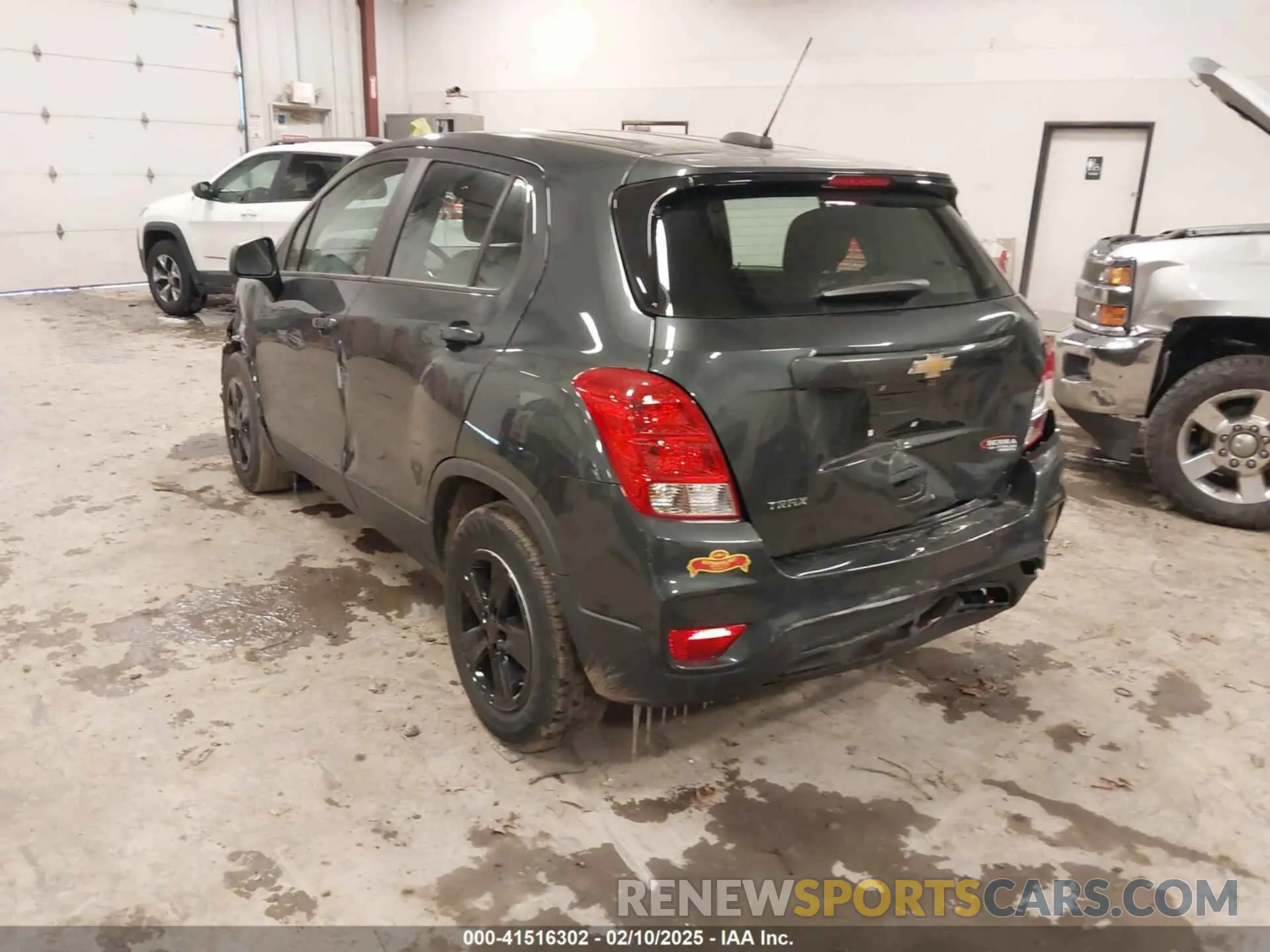 3 Photograph of a damaged car 3GNCJKSB6KL283263 CHEVROLET TRAX 2019